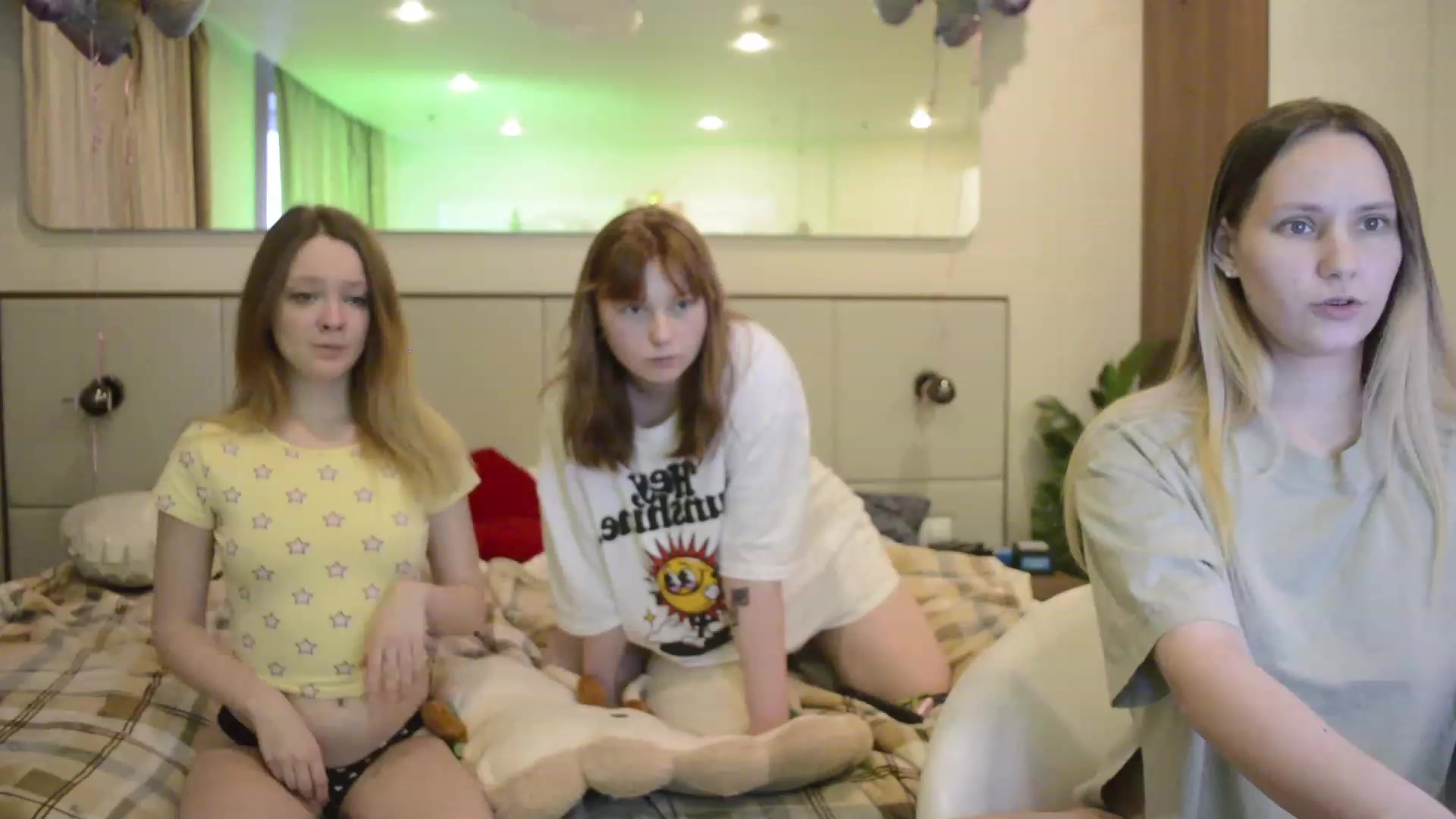 Gallery image thumbnail from Arina_me's myfreecams stream on, 06/03/2023, 18:21 image 20 of 20