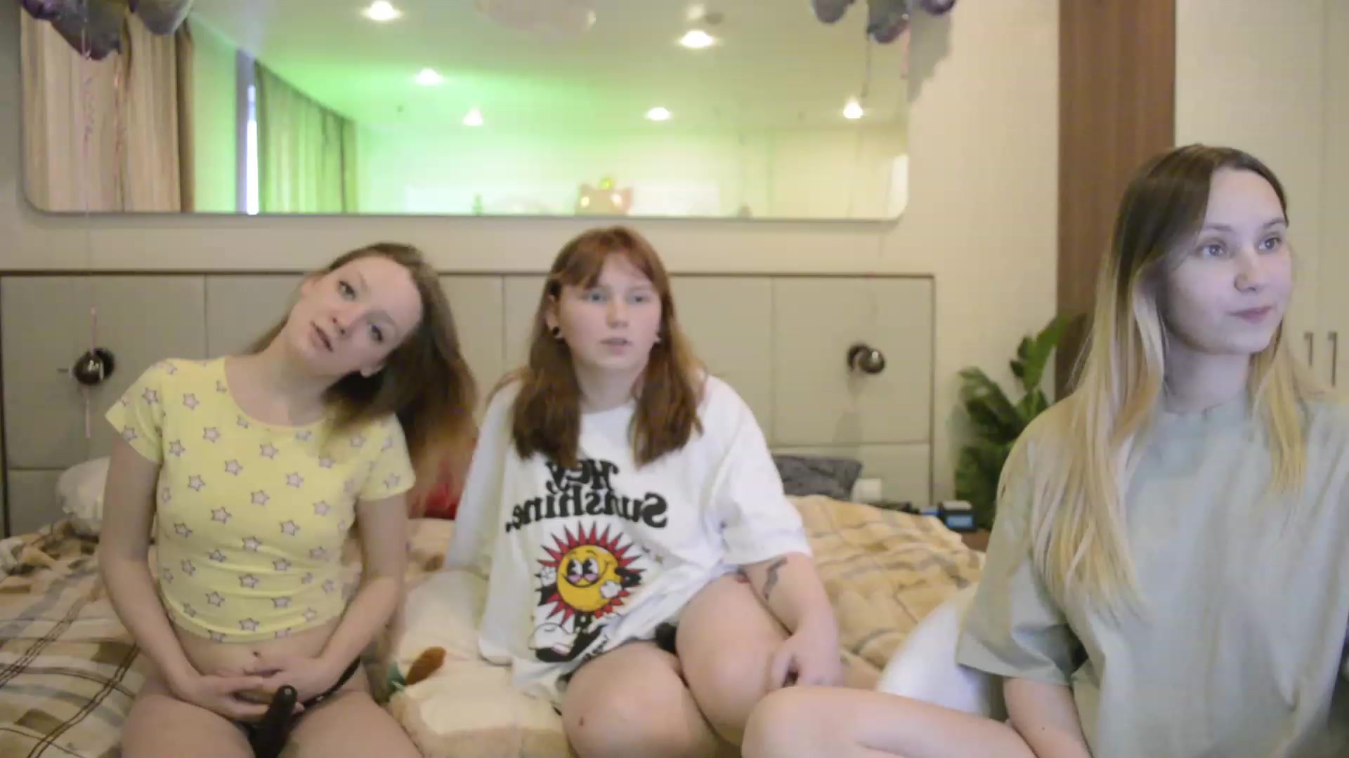 Gallery image thumbnail from Arina_me's myfreecams stream on, 06/03/2023, 18:21 image 15 of 20