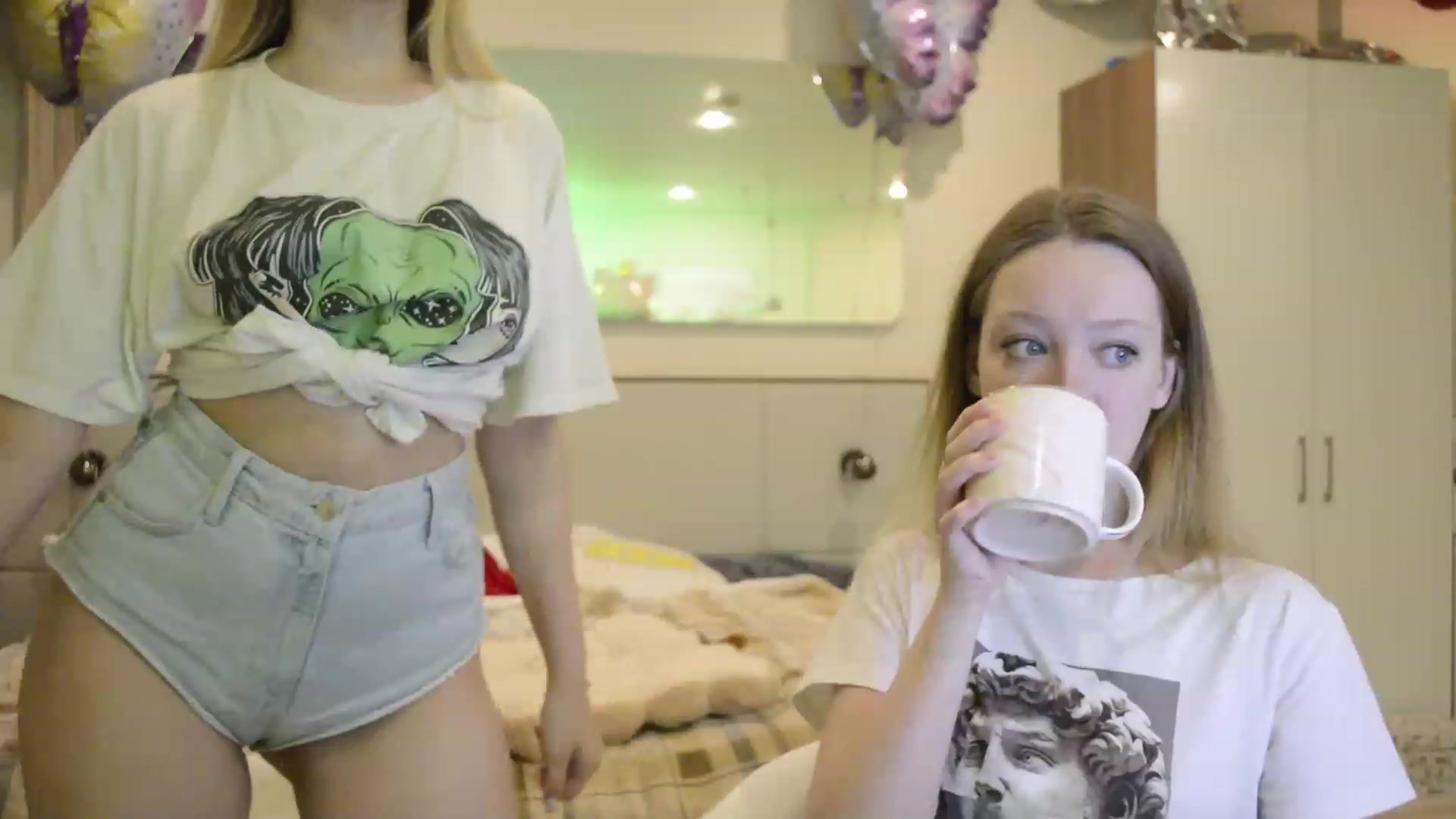 Gallery image thumbnail from Arina_me's myfreecams stream on, 06/04/2023, 20:13 image 12 of 20