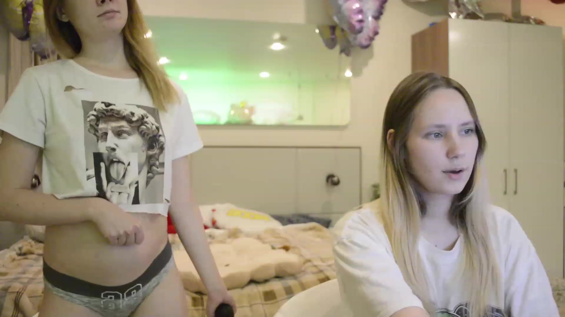 Gallery image thumbnail from Arina_me's myfreecams stream on, 06/04/2023, 20:13 image 10 of 20