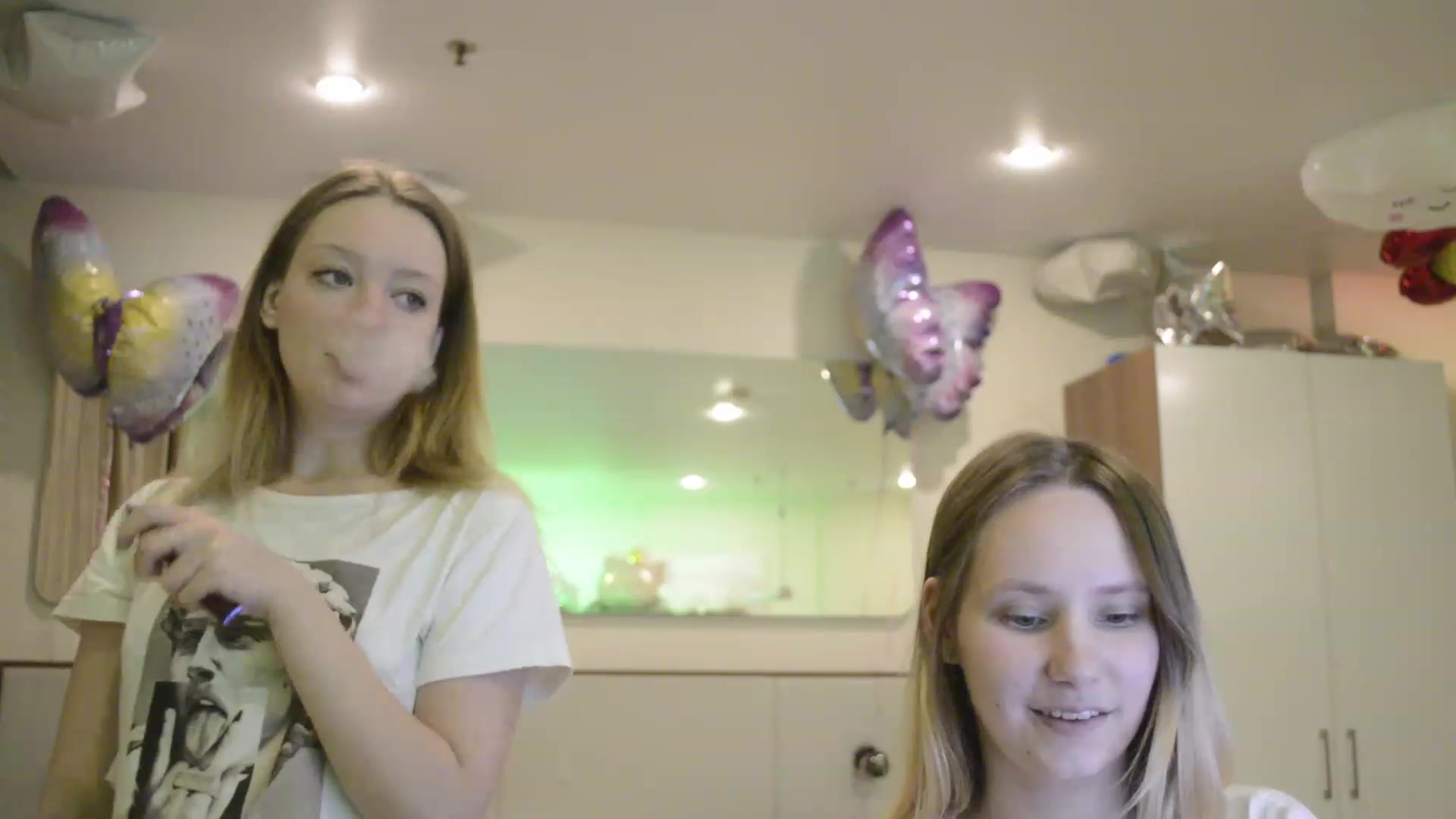 Gallery image thumbnail from Arina_me's myfreecams stream on, 06/04/2023, 20:13 image 13 of 20