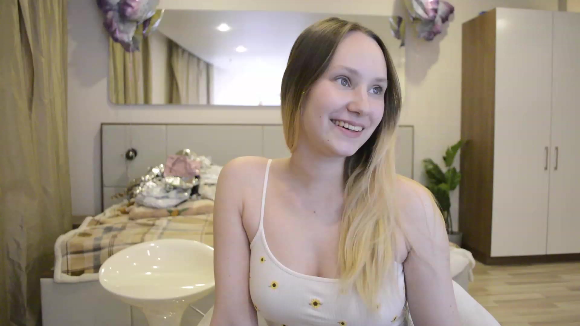 Gallery image thumbnail from Arina_me's myfreecams stream on, 06/11/2023, 01:22 image 4 of 20