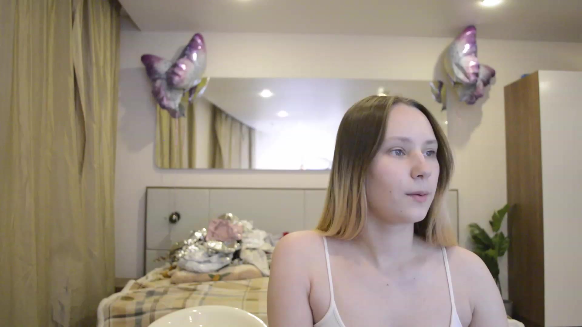 Gallery image thumbnail from Arina_me's myfreecams stream on, 06/11/2023, 01:22 image 3 of 20