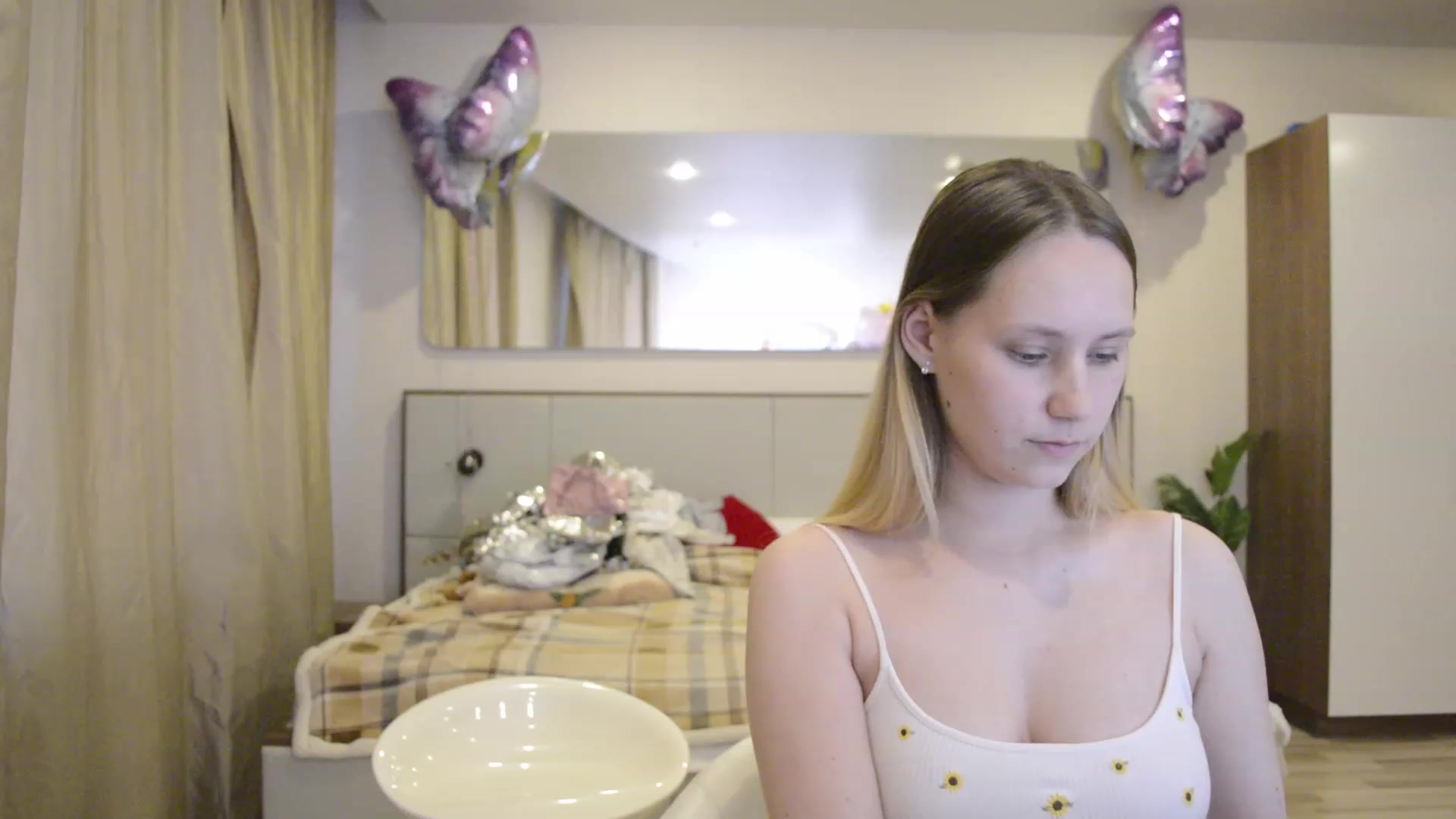 Gallery image thumbnail from Arina_me's myfreecams stream on, 06/11/2023, 01:22 image 17 of 20