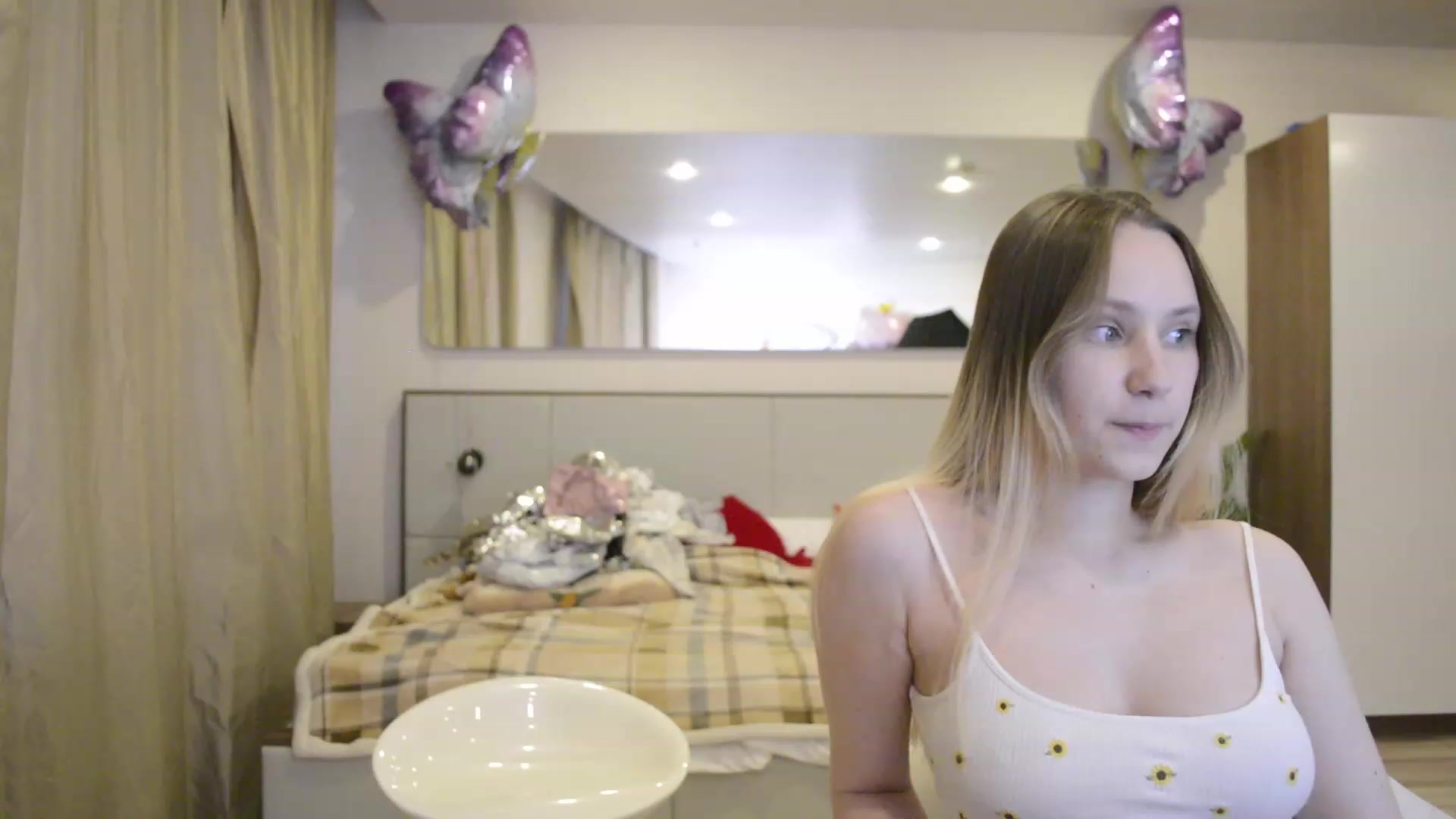 Gallery image thumbnail from Arina_me's myfreecams stream on, 06/11/2023, 01:36 image 8 of 20