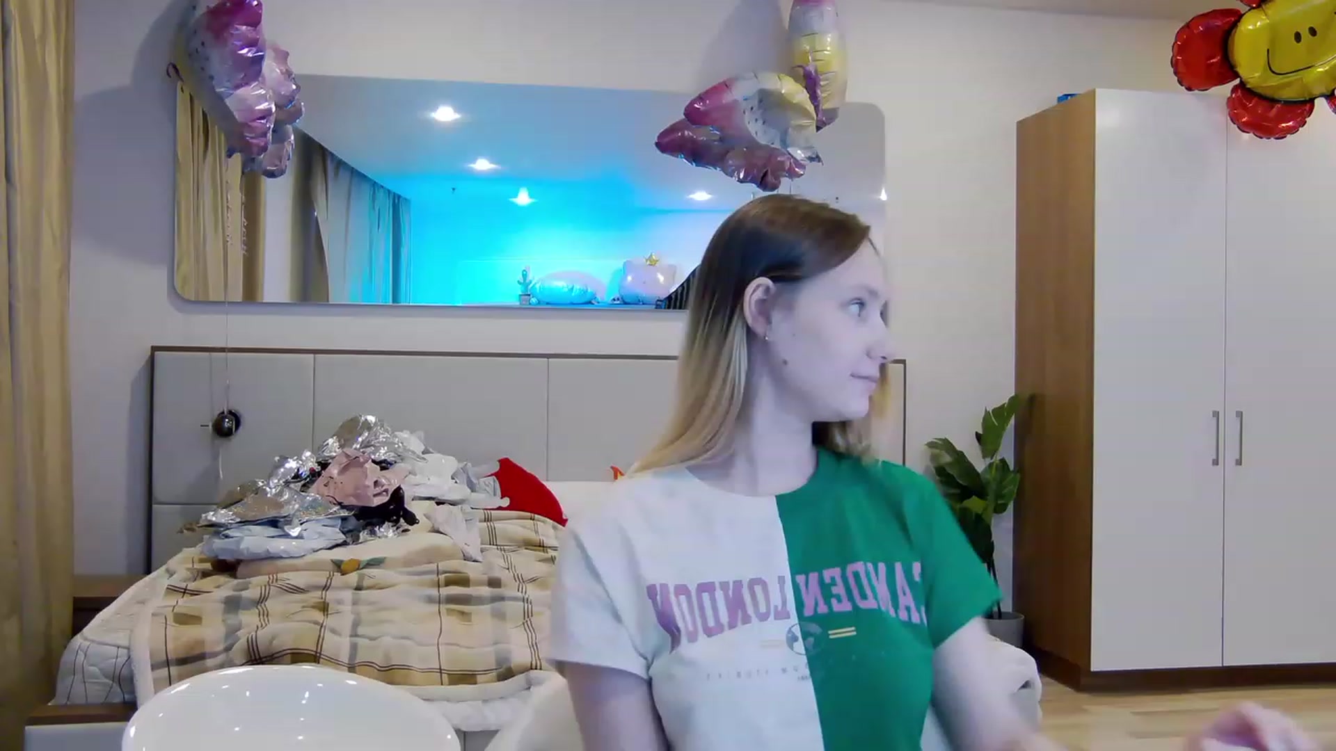 Gallery image thumbnail from Arina_me's myfreecams stream on, 06/12/2023, 20:10 image 12 of 20
