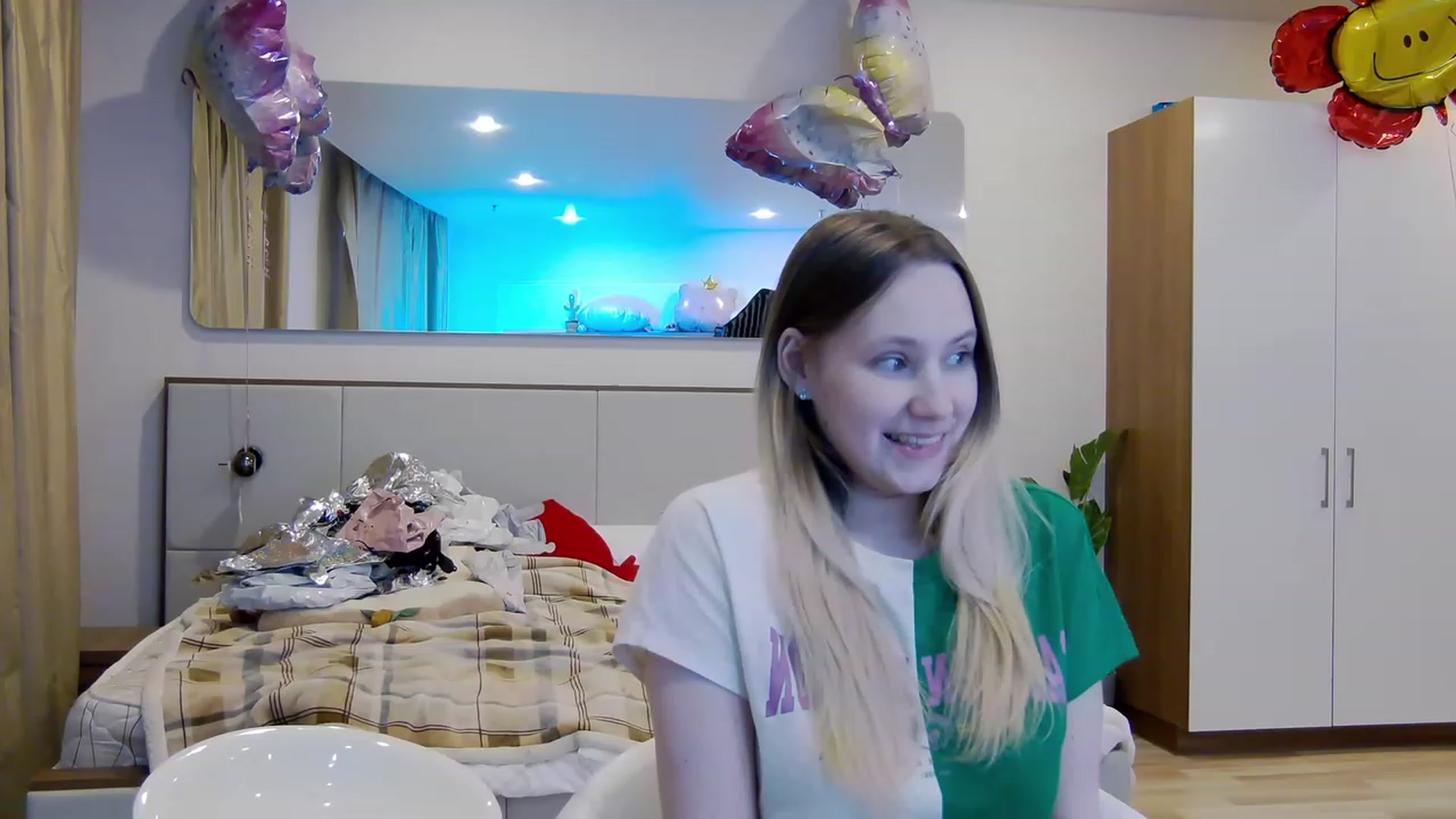 Gallery image thumbnail from Arina_me's myfreecams stream on, 06/12/2023, 20:10 image 15 of 20