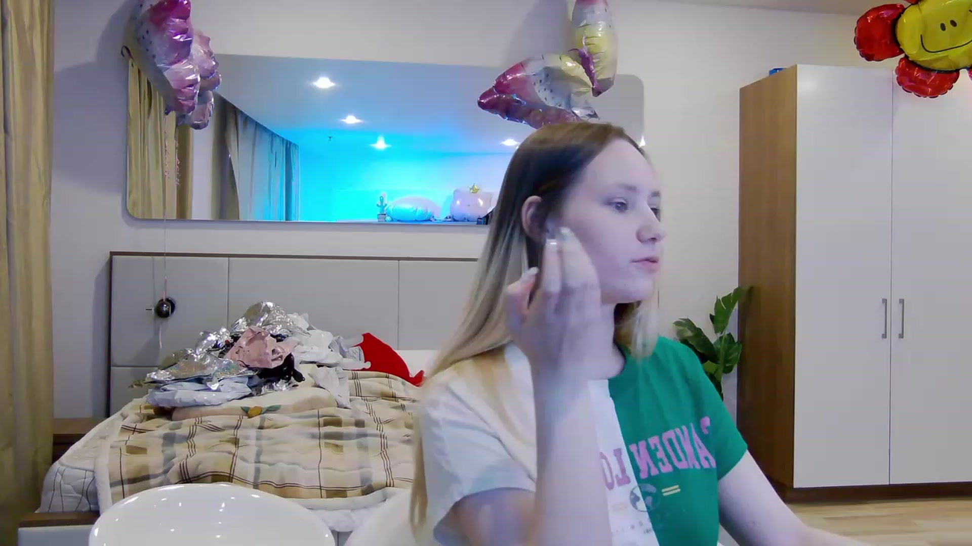 Gallery image thumbnail from Arina_me's myfreecams stream on, 06/12/2023, 20:10 image 13 of 20