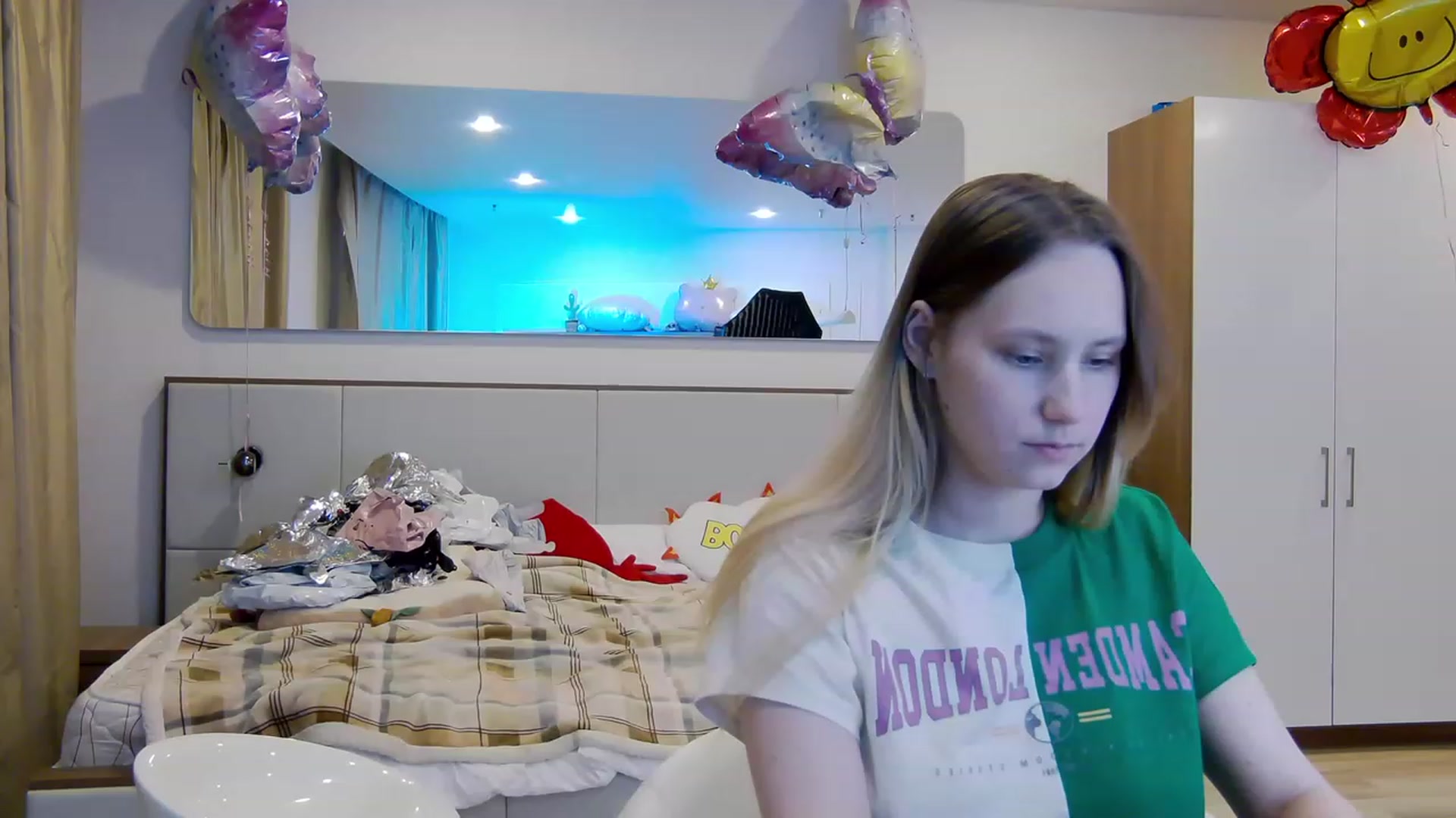 Gallery image thumbnail from Arina_me's myfreecams stream on, 06/12/2023, 20:10 image 18 of 20