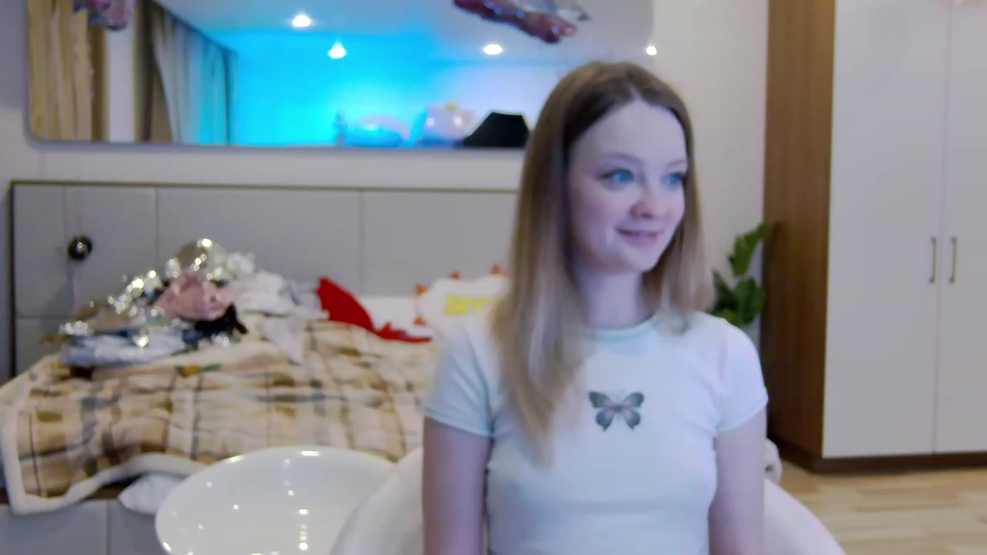 Gallery image thumbnail from Arina_me's myfreecams stream on, 06/13/2023, 24:05 image 10 of 20