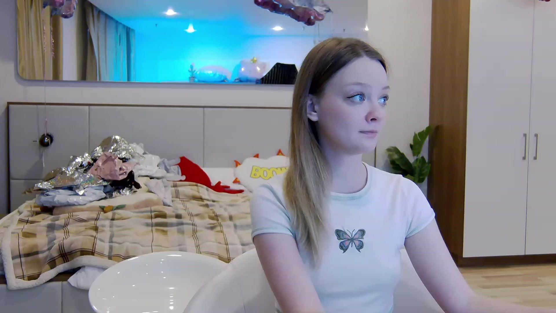 Gallery image thumbnail from Arina_me's myfreecams stream on, 06/13/2023, 24:05 image 9 of 20