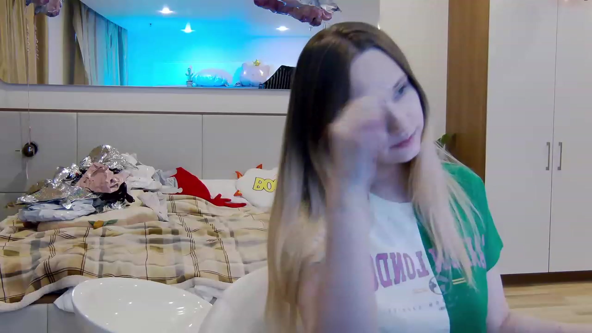 Gallery image thumbnail from Arina_me's myfreecams stream on, 06/13/2023, 24:05 image 17 of 20