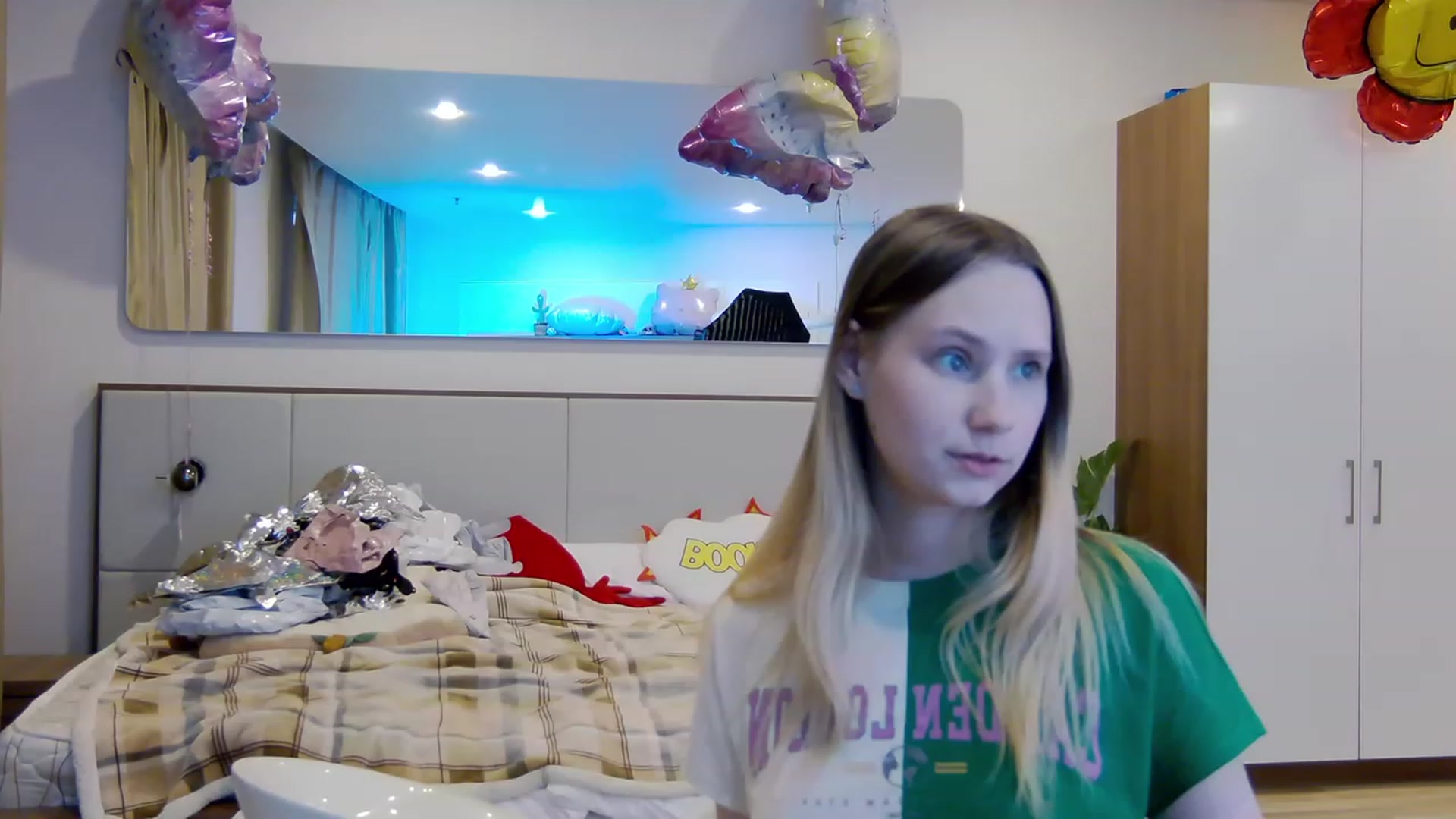 Gallery image thumbnail from Arina_me's myfreecams stream on, 06/13/2023, 24:05 image 19 of 20