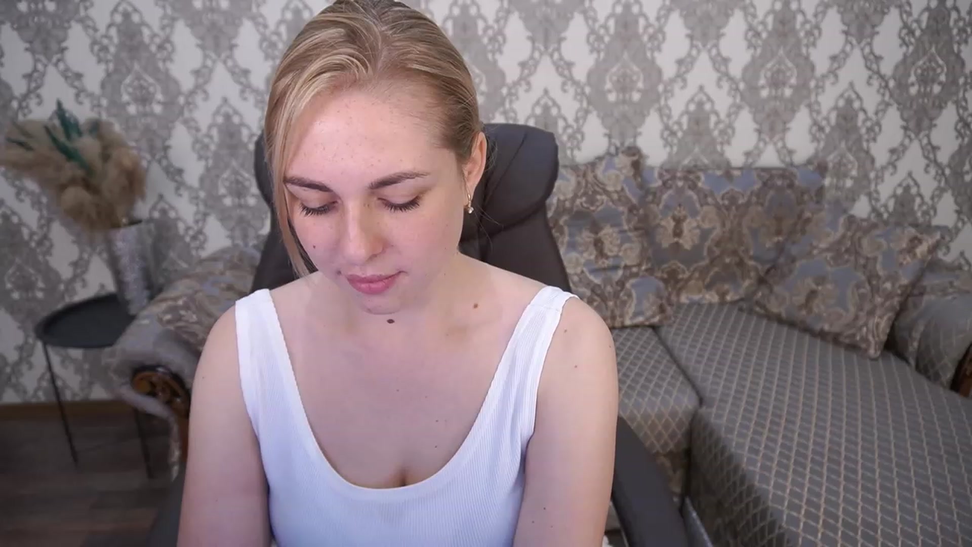 Gallery image thumbnail from ArishkaLulu's myfreecams stream on, 07/25/2023, 09:33 image 20 of 20