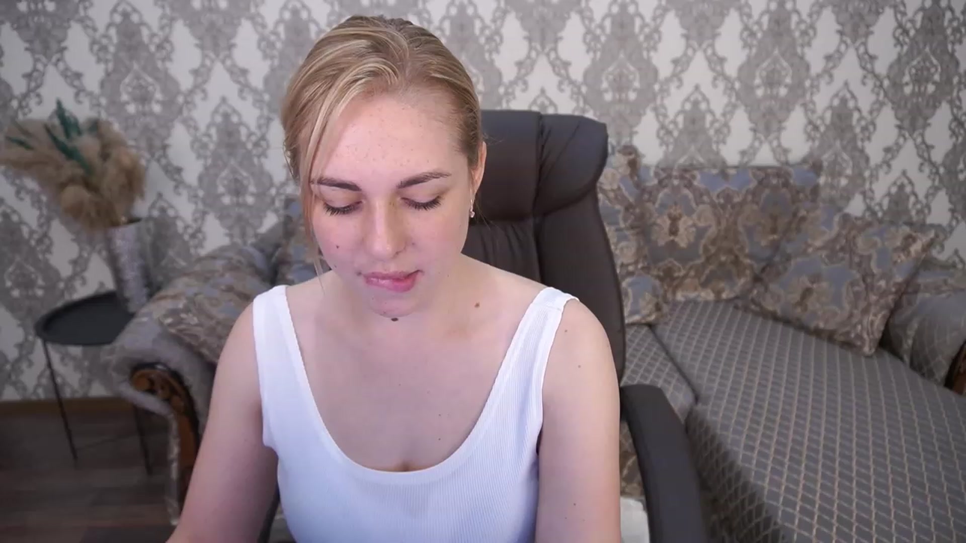 Gallery image thumbnail from ArishkaLulu's myfreecams stream on, 07/25/2023, 10:13 image 14 of 20