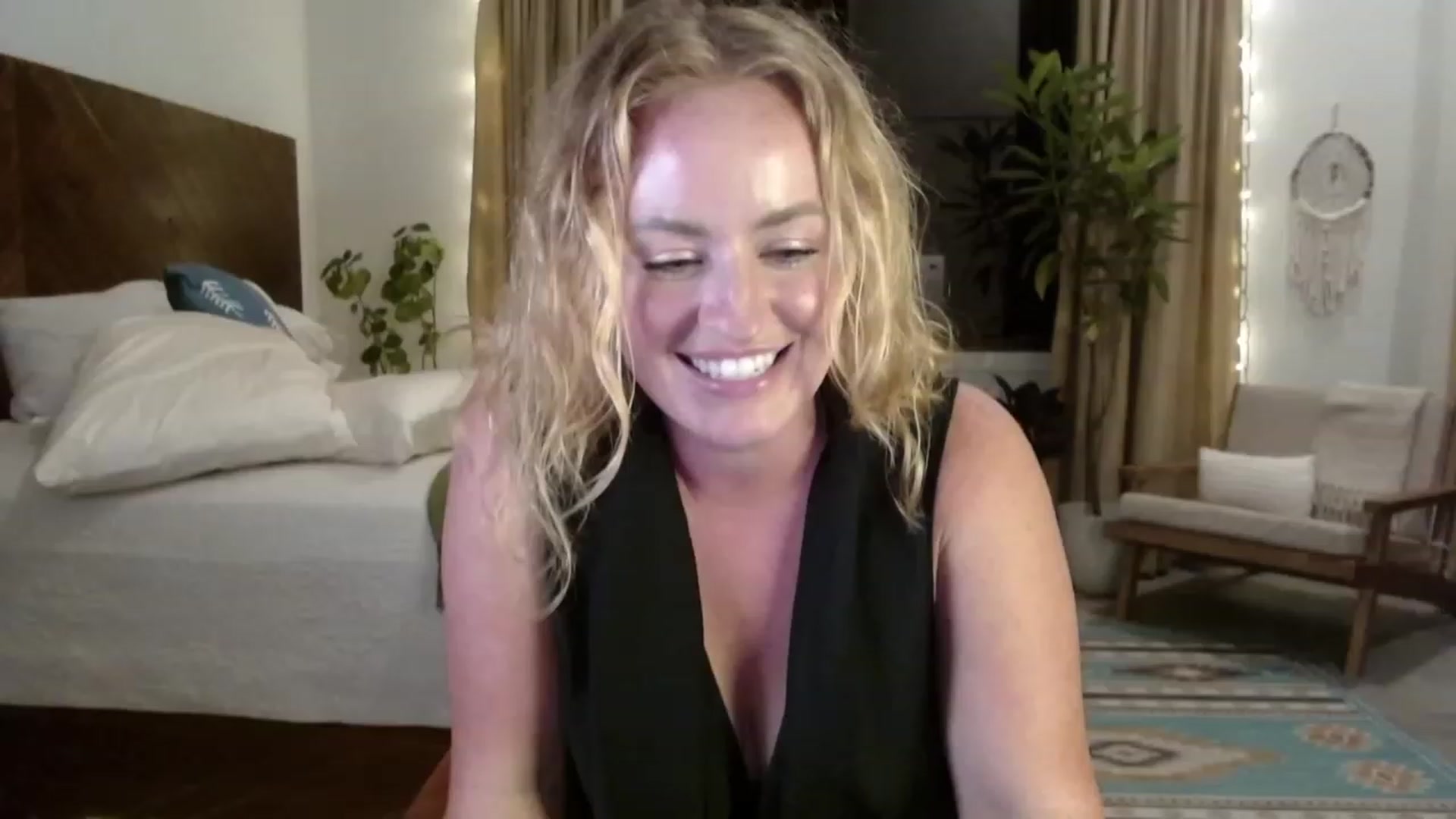 Gallery image thumbnail from ArisseBri's myfreecams stream on, 03/16/2023, 03:34 image 18 of 20
