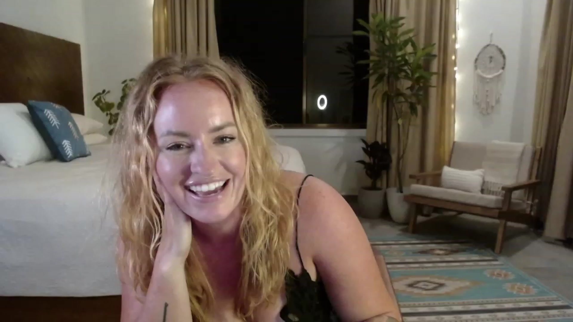Gallery image thumbnail from ArisseBri's myfreecams stream on, 03/17/2023, 03:14 image 9 of 20
