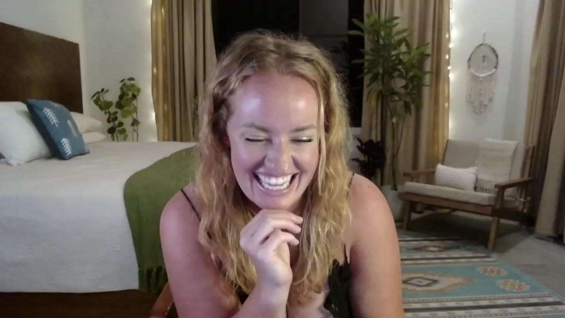 Gallery image thumbnail from ArisseBri's myfreecams stream on, 03/17/2023, 03:14 image 4 of 20