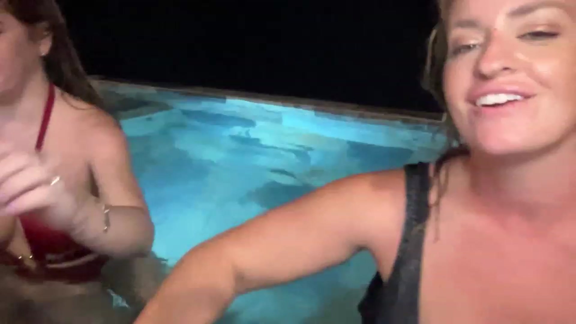 Gallery image thumbnail from ArisseBri's myfreecams stream on, 04/17/2023, 06:03 image 18 of 20