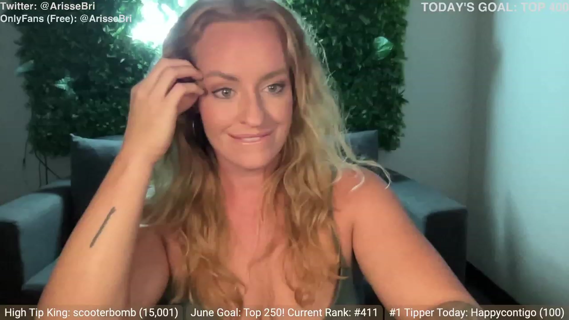 Gallery image thumbnail from ArisseBri's myfreecams stream on, 06/28/2023, 24:40 image 2 of 20
