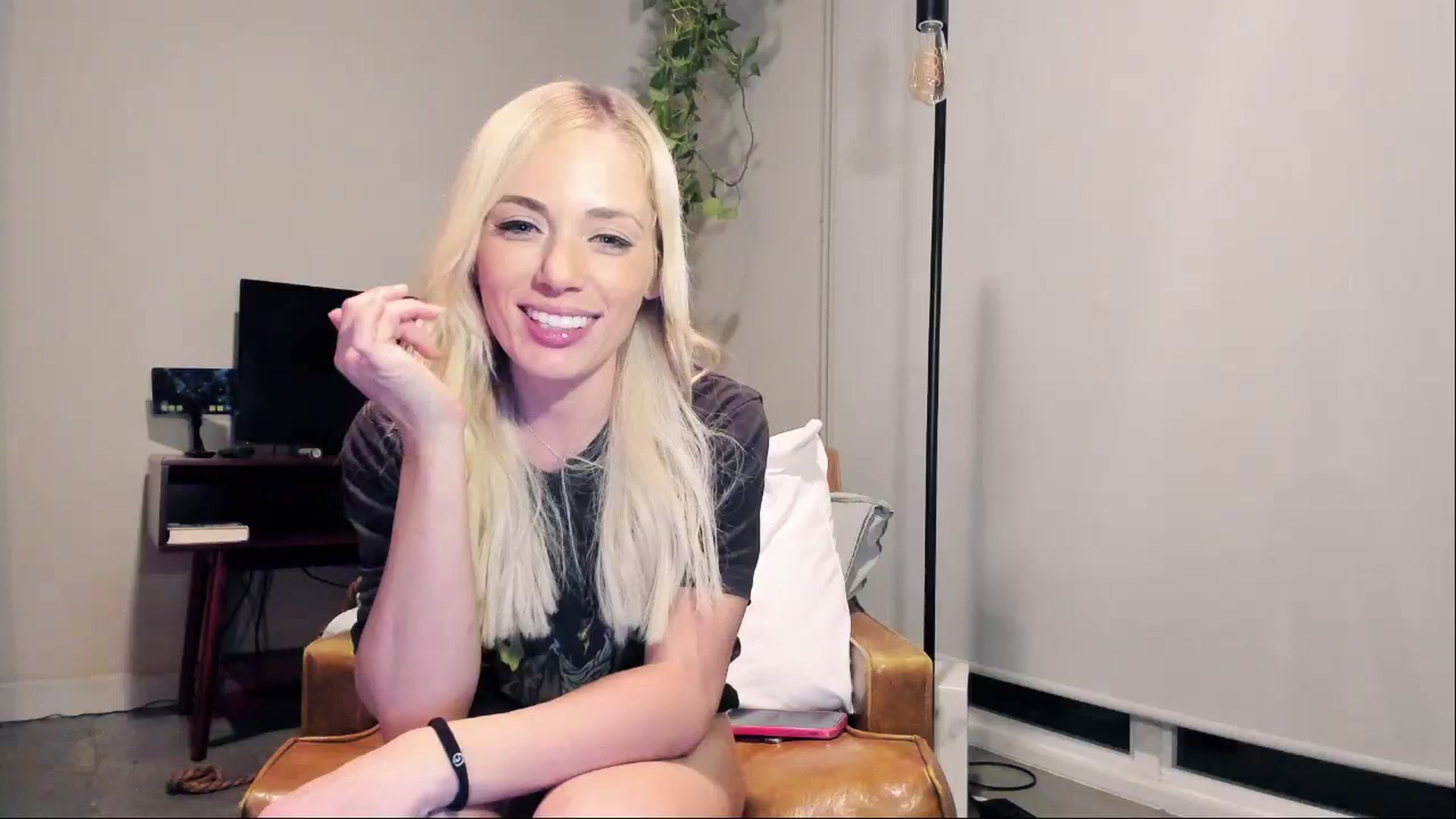 Gallery image thumbnail from ArizonaHard's myfreecams stream on, 05/20/2024, 04:35 image 6 of 20