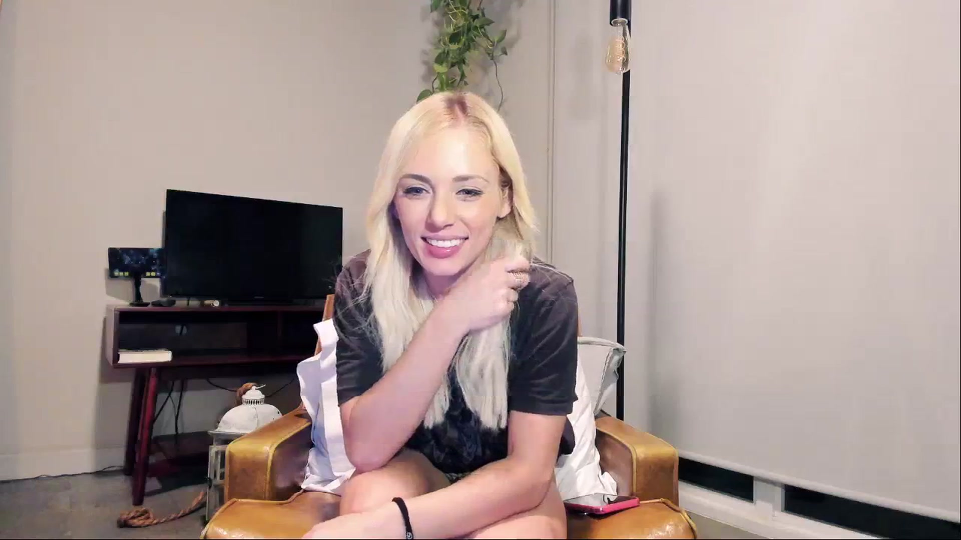 Gallery image thumbnail from ArizonaHard's myfreecams stream on, 05/20/2024, 04:35 image 12 of 20