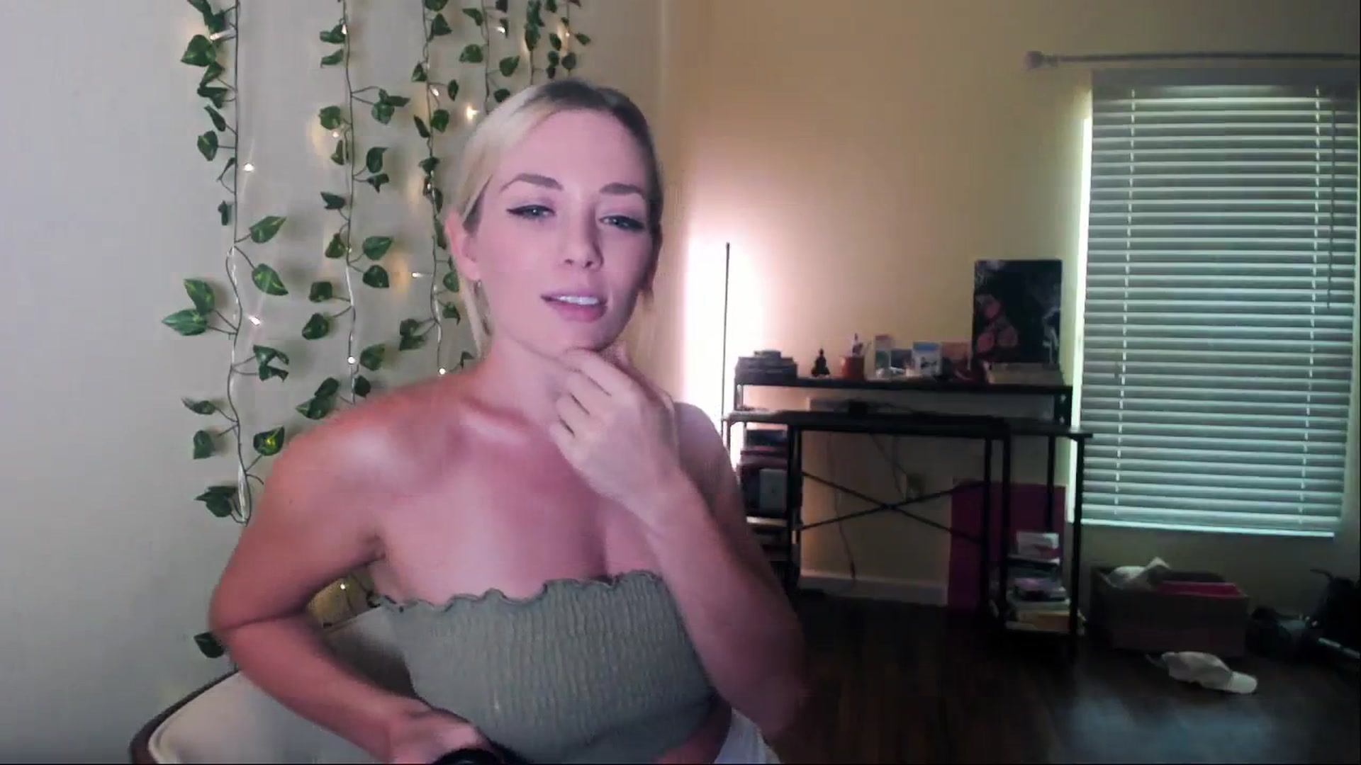 Gallery image thumbnail from ArizonaHard's myfreecams stream on, 10/22/2024, 18:05 image 4 of 20