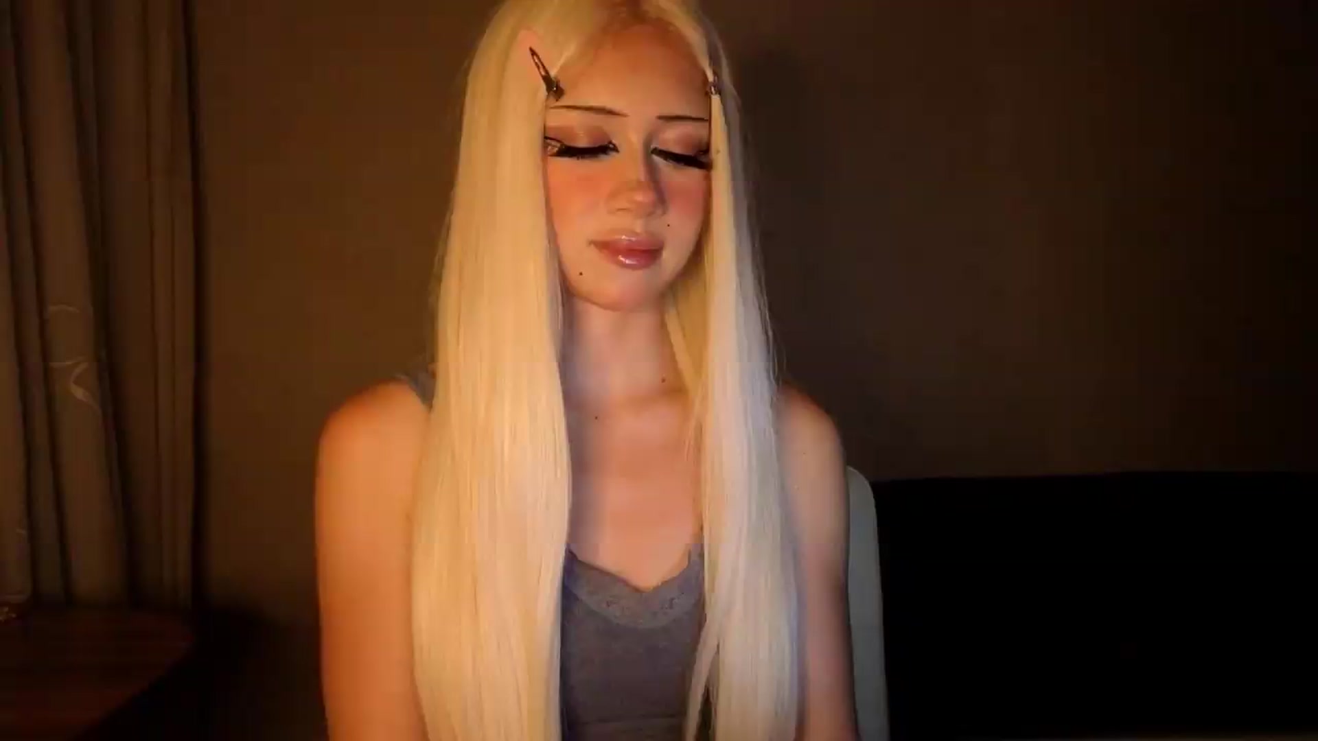Gallery image thumbnail from Arizonagirl's myfreecams stream on, 08/13/2026, 23:42 image 9 of 20