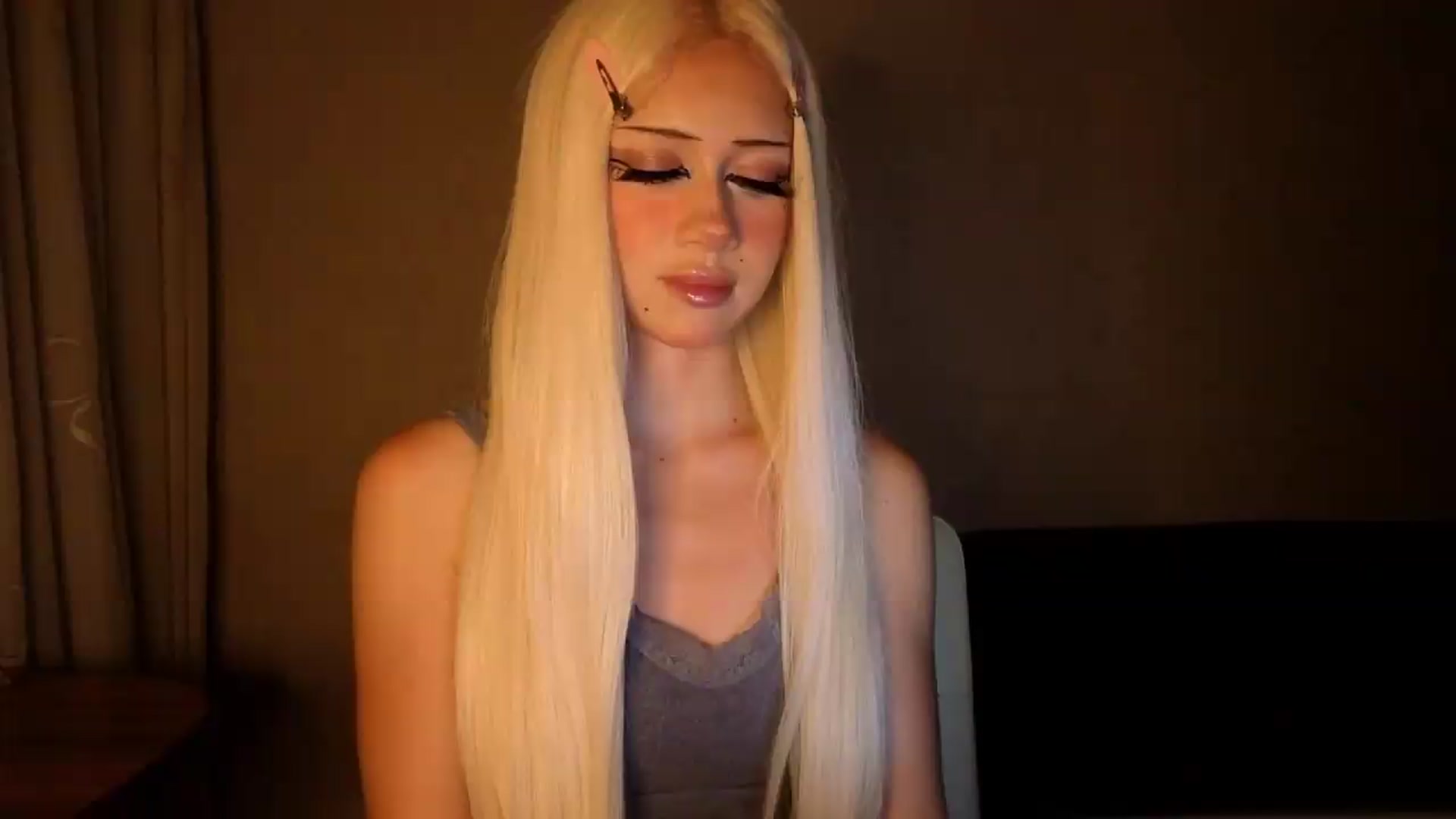 Gallery image thumbnail from Arizonagirl's myfreecams stream on, 08/13/2026, 23:42 image 8 of 20