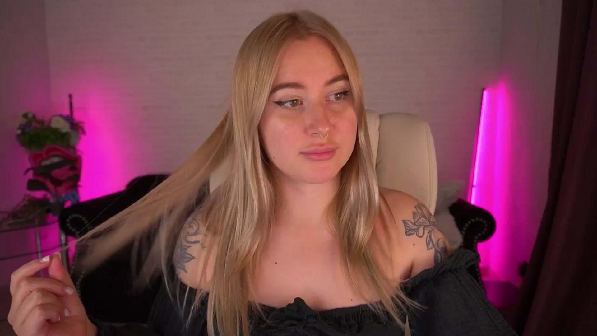 Gallery image thumbnail from ArolinaNigh's myfreecams stream on, 09/19/2024, 24:04 image 1 of 20