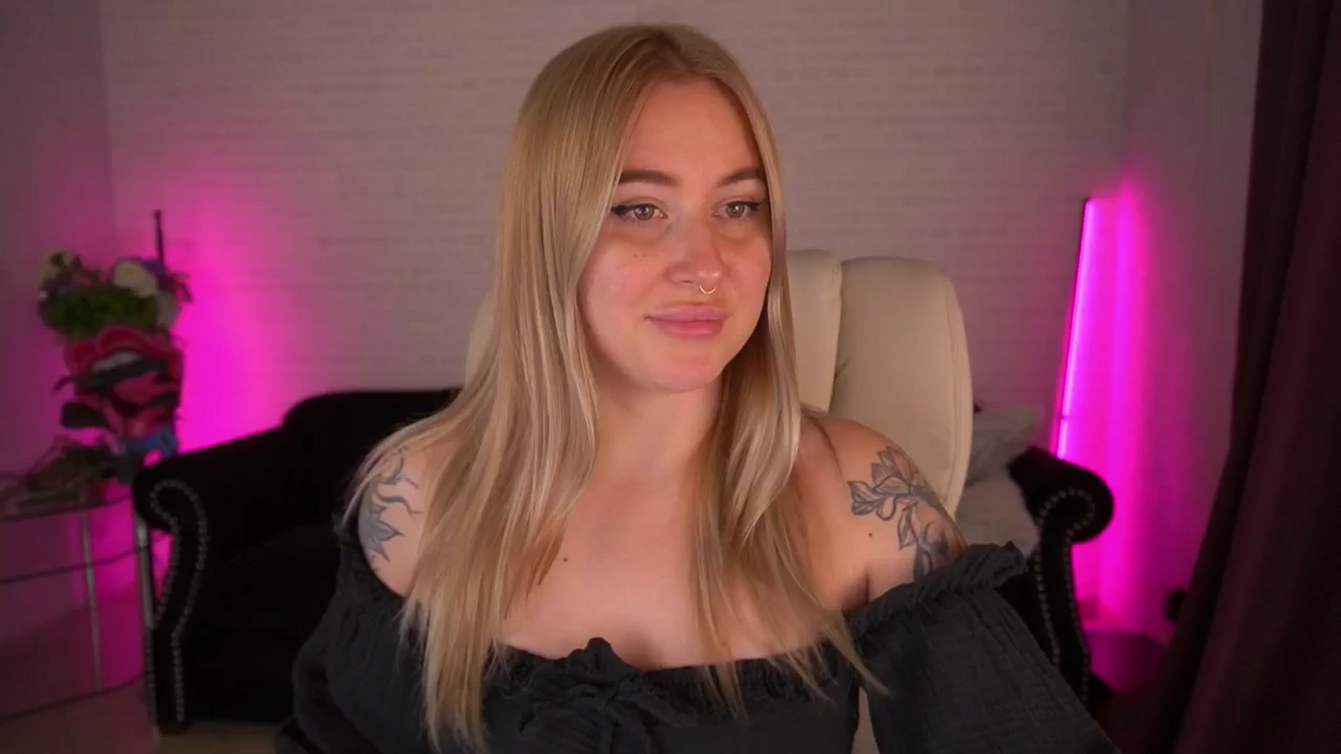 Gallery image thumbnail from ArolinaNigh's myfreecams stream on, 09/19/2024, 24:04 image 2 of 20