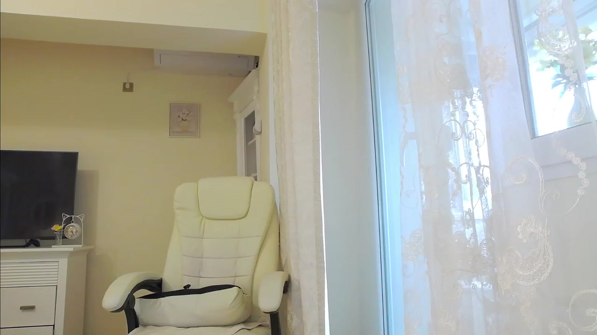 Gallery image thumbnail from Arrielee's myfreecams stream on, 03/28/2023, 14:44 image 12 of 20