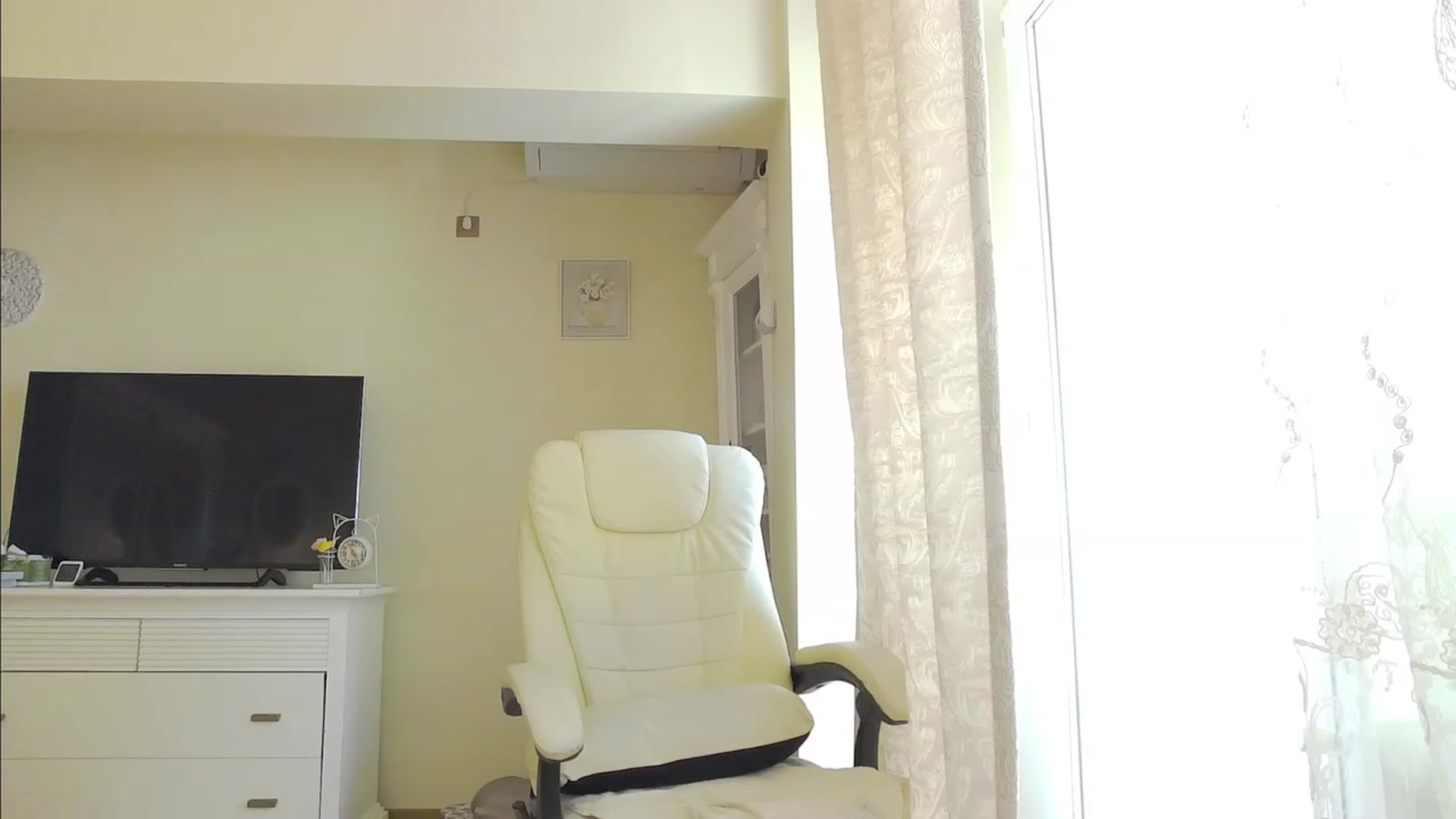 Gallery image thumbnail from Arrielee's myfreecams stream on, 03/30/2023, 14:06 image 8 of 20