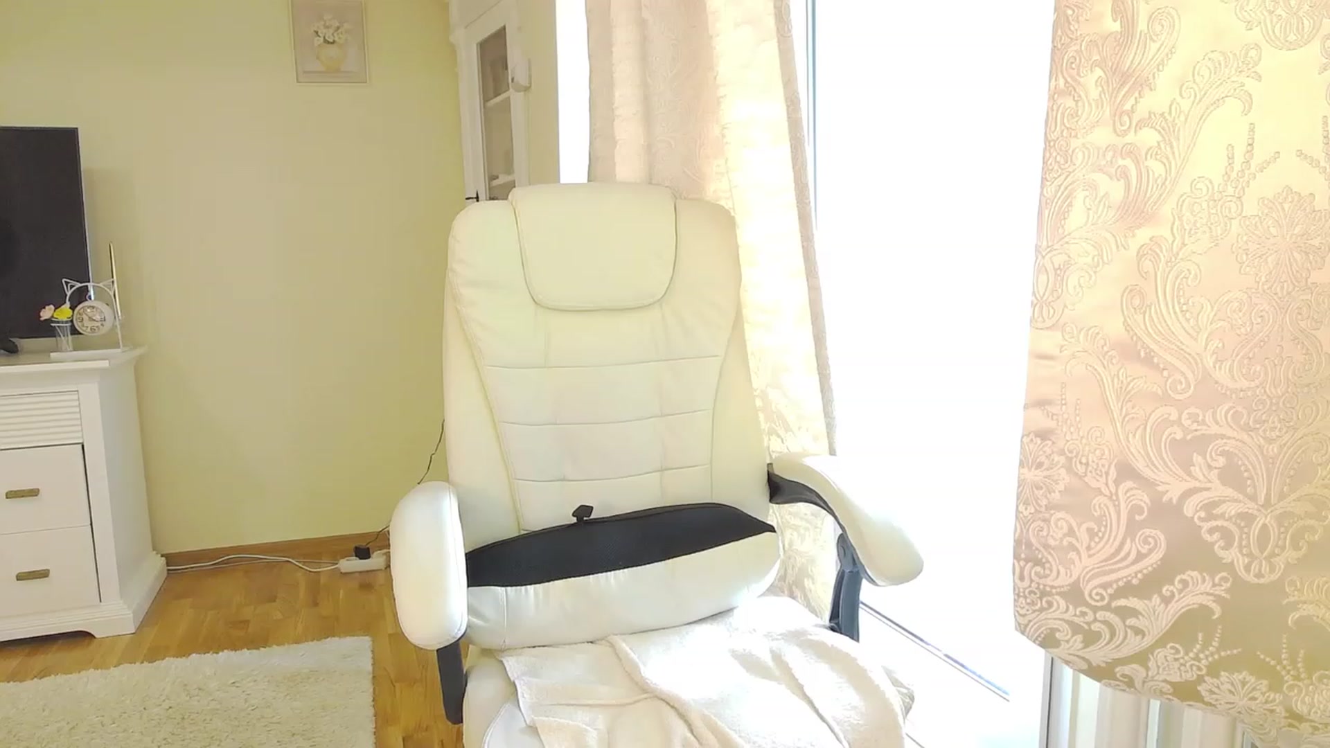 Gallery image thumbnail from Arrielee's myfreecams stream on, 04/28/2023, 13:10 image 6 of 20