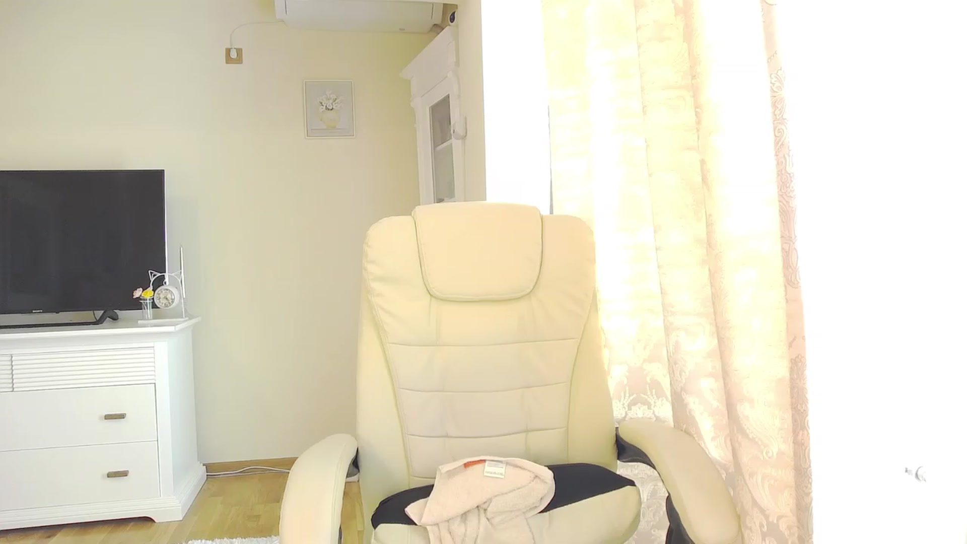 Gallery image thumbnail from Arrielee's myfreecams stream on, 04/29/2023, 13:45 image 13 of 20
