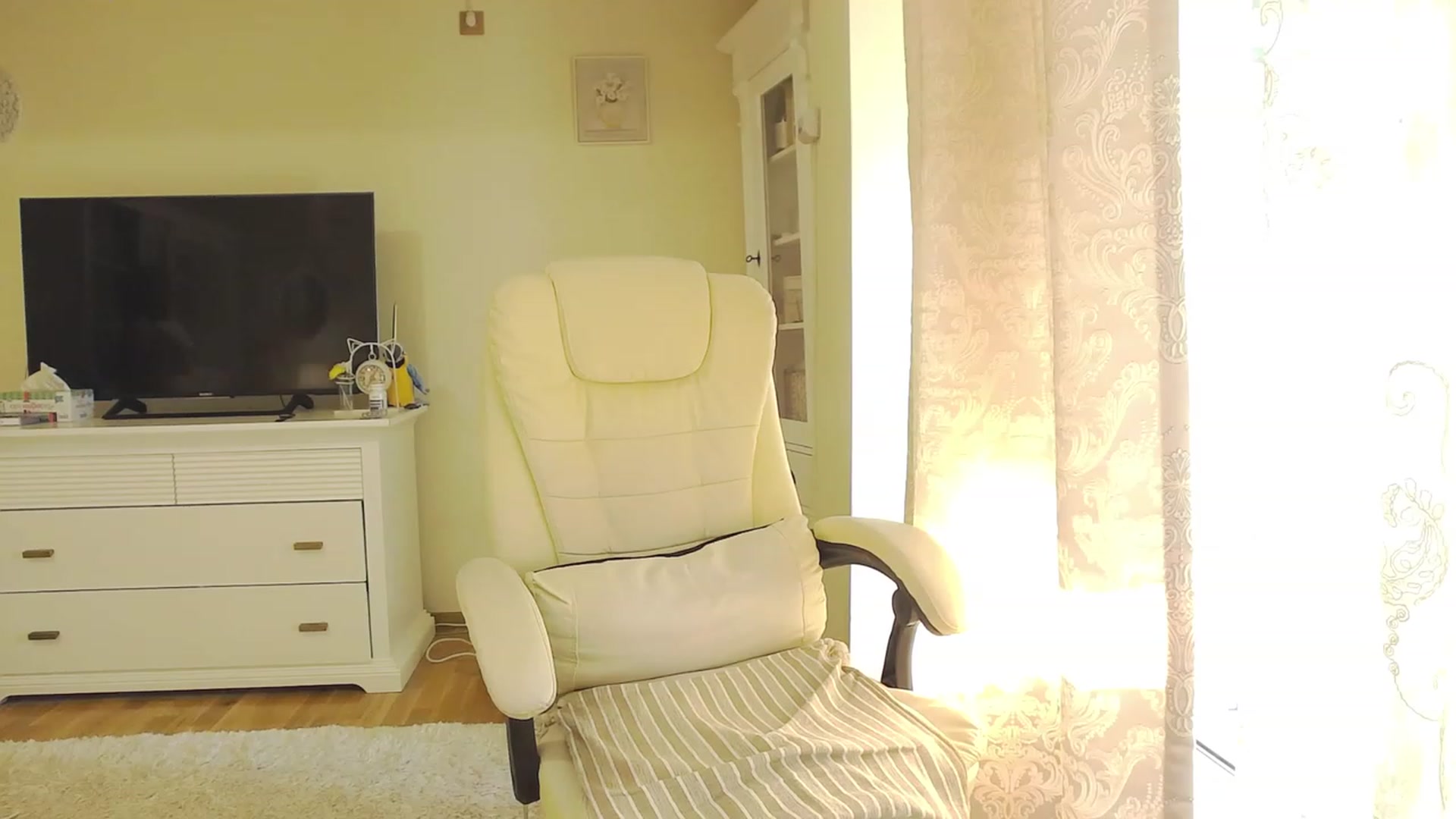 Gallery image thumbnail from Arrielee's myfreecams stream on, 05/30/2023, 16:08 image 17 of 20
