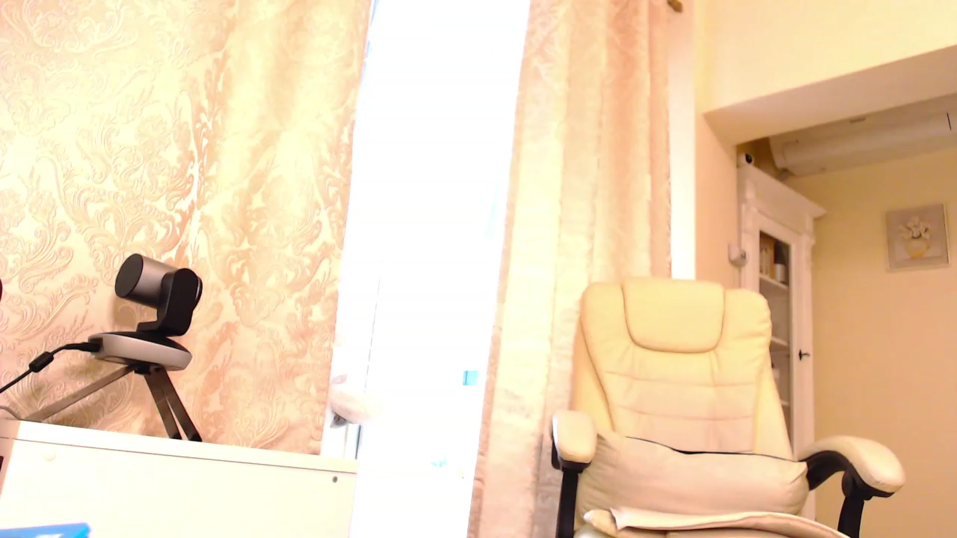 Gallery image thumbnail from Arrielee's myfreecams stream on, 06/18/2023, 15:34 image 4 of 20