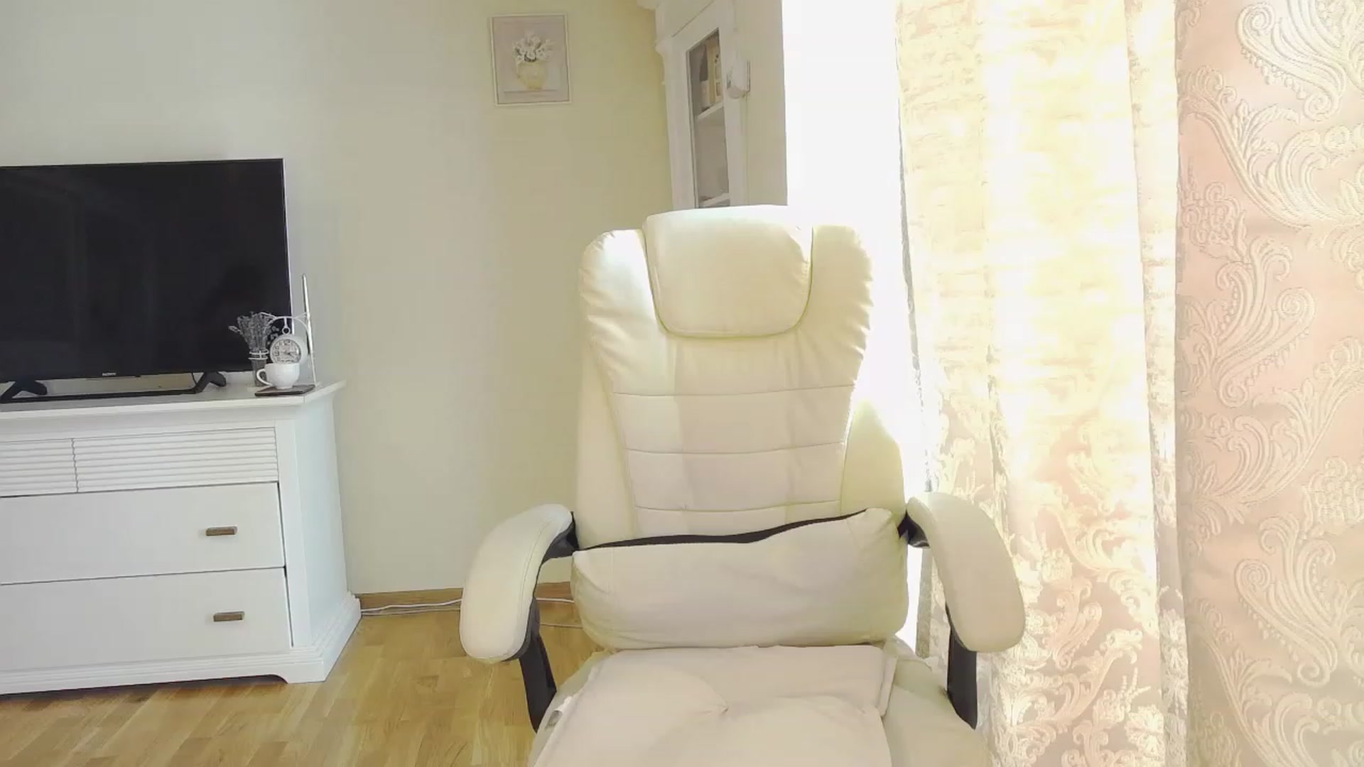 Gallery image thumbnail from Arrielee's myfreecams stream on, 08/05/2023, 13:20 image 15 of 20