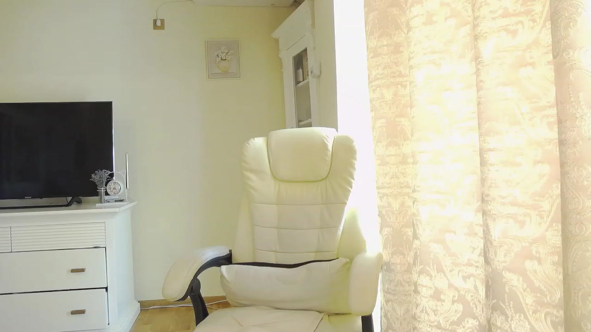 Gallery image thumbnail from Arrielee's myfreecams stream on, 08/14/2023, 14:44 image 2 of 20
