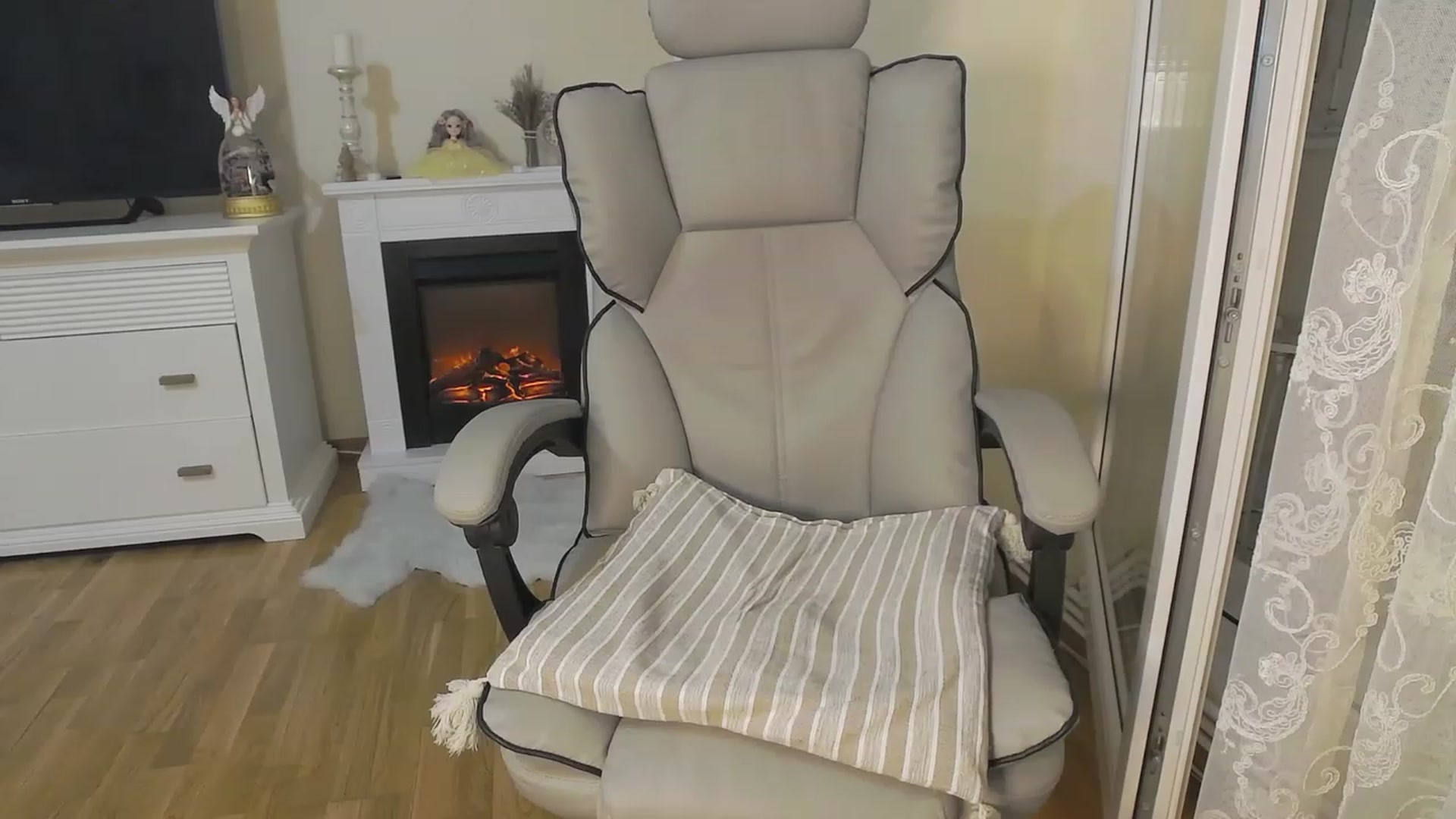 Gallery image thumbnail from Arrielee's myfreecams stream on, 12/01/2023, 14:37 image 10 of 20