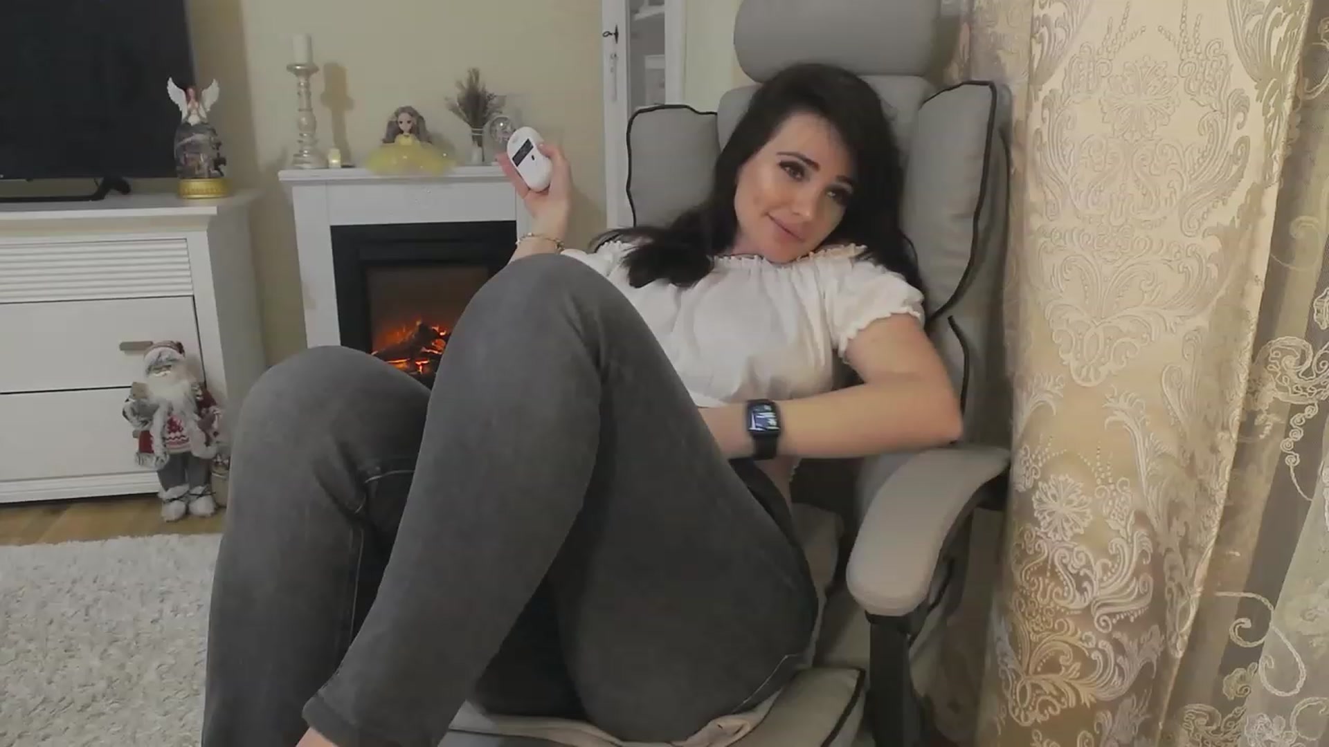 Gallery image thumbnail from Arrielee's myfreecams stream on, 12/13/2023, 14:13 image 17 of 20