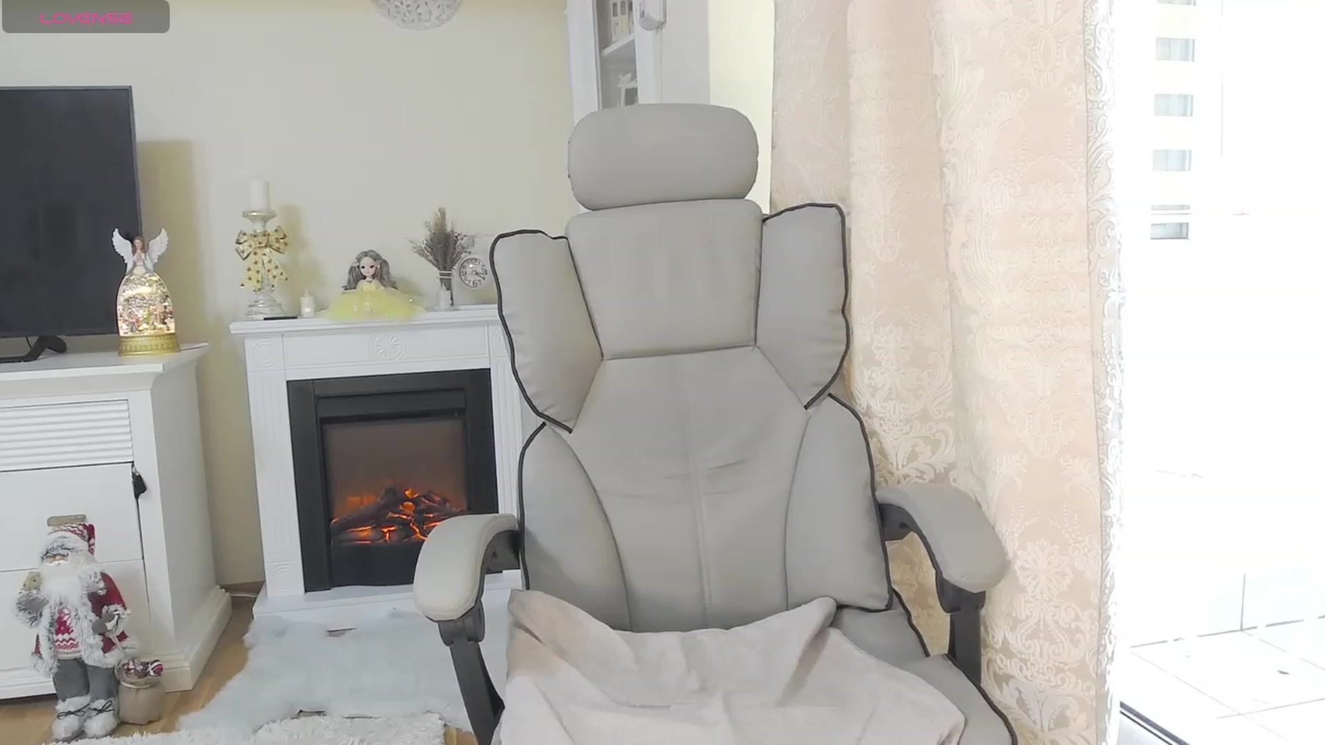 Gallery image thumbnail from Arrielee's myfreecams stream on, 12/24/2023, 14:06 image 10 of 20