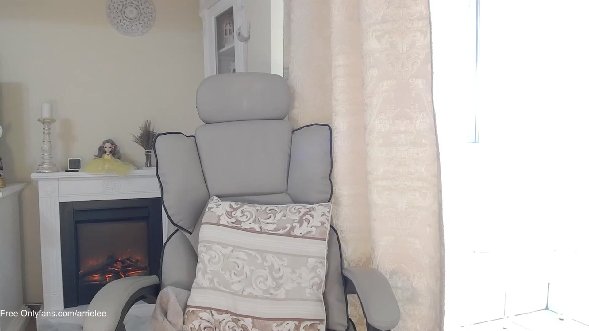Gallery image thumbnail from Arrielee's myfreecams stream on, 03/04/2024, 14:11 image 10 of 20