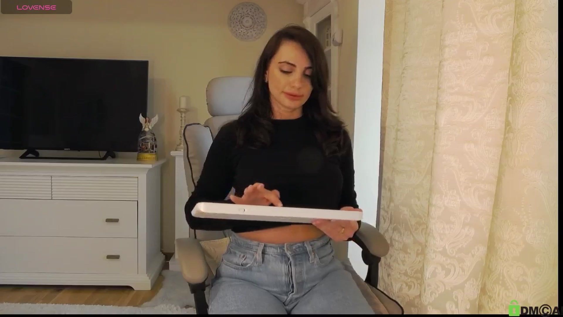 Gallery image thumbnail from Arrielee's myfreecams stream on, 07/21/2024, 14:42 image 16 of 20