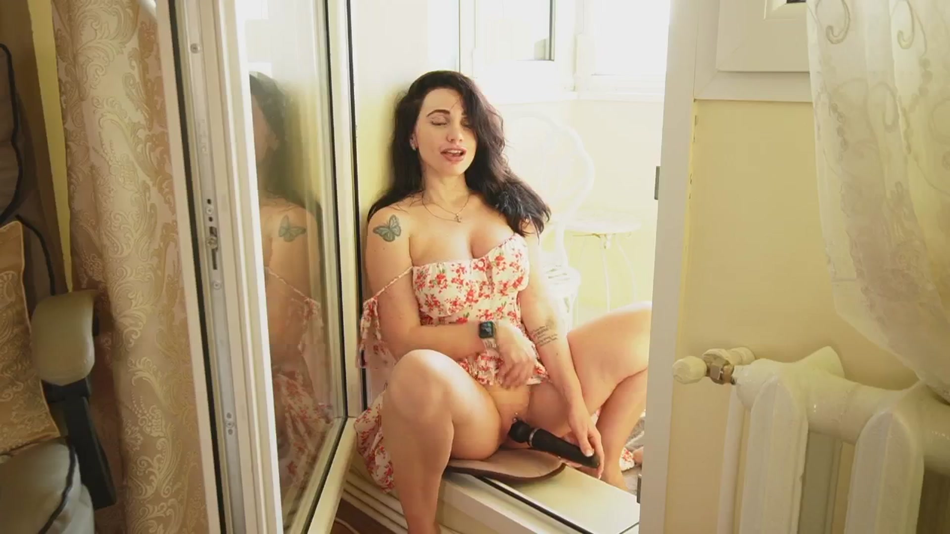 Gallery image thumbnail from Arrielee's myfreecams stream on, 10/03/2024, 15:26 image 8 of 20