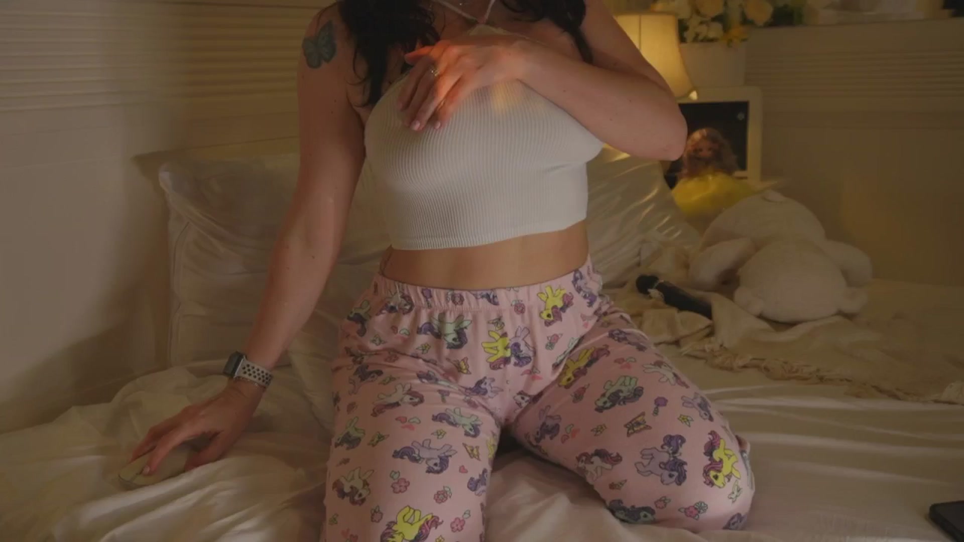 Gallery image thumbnail from Arrielee's myfreecams stream on, 10/14/2024, 15:44 image 14 of 20
