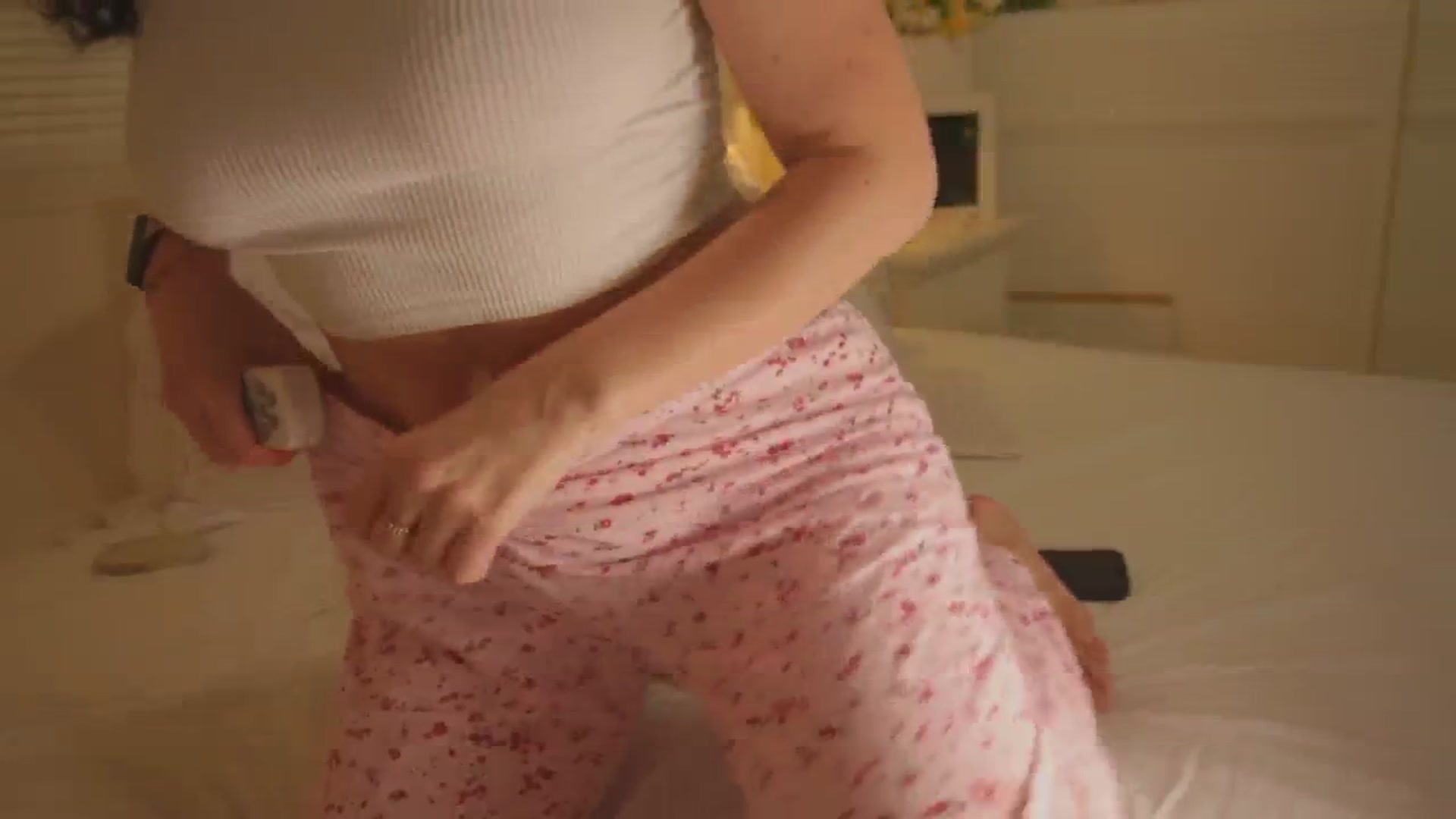 Gallery image thumbnail from Arrielee's myfreecams stream on, 10/17/2024, 14:33 image 13 of 20