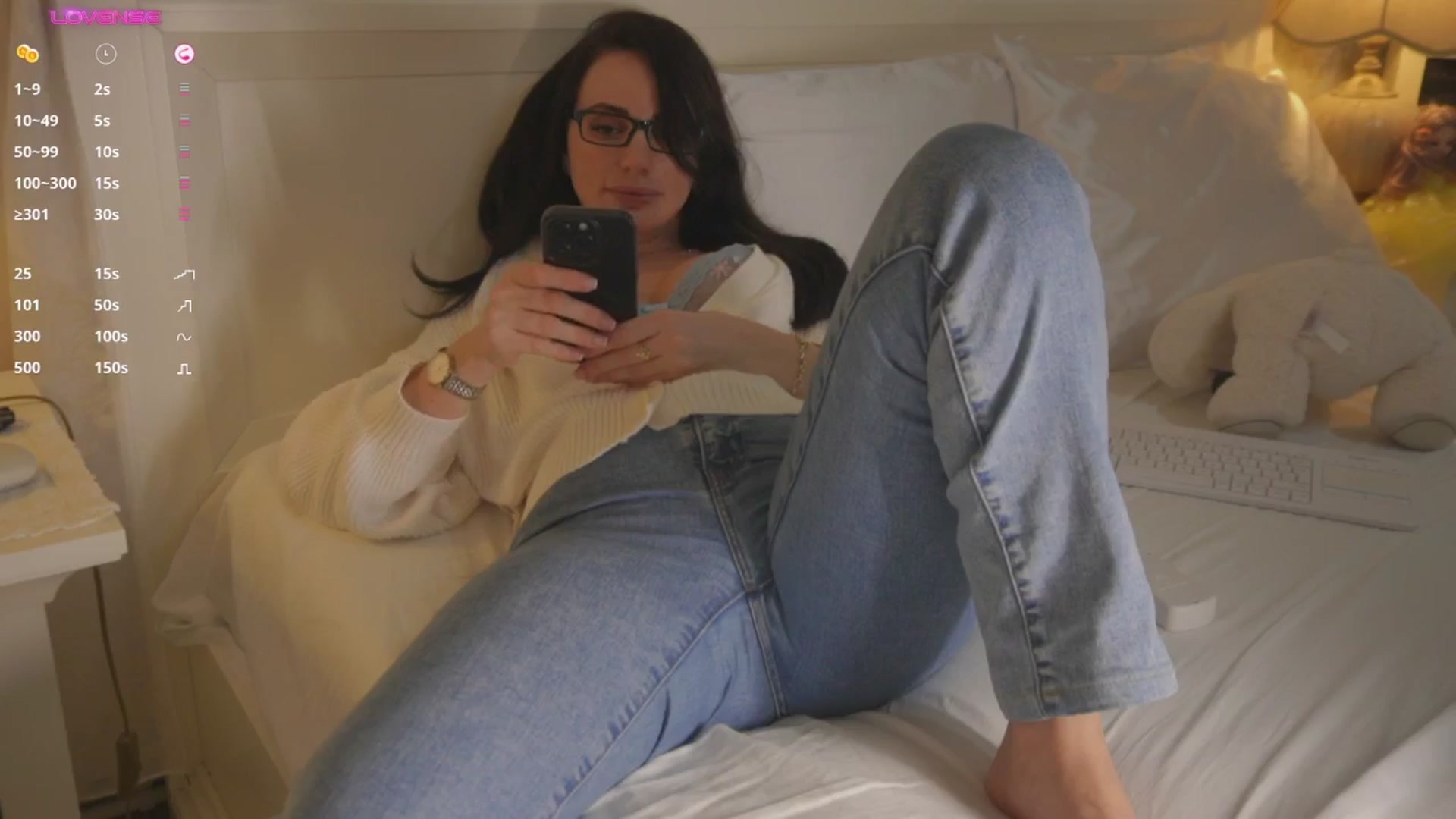 Gallery image thumbnail from Arrielee's myfreecams stream on, 12/11/2024, 14:01 image 13 of 20