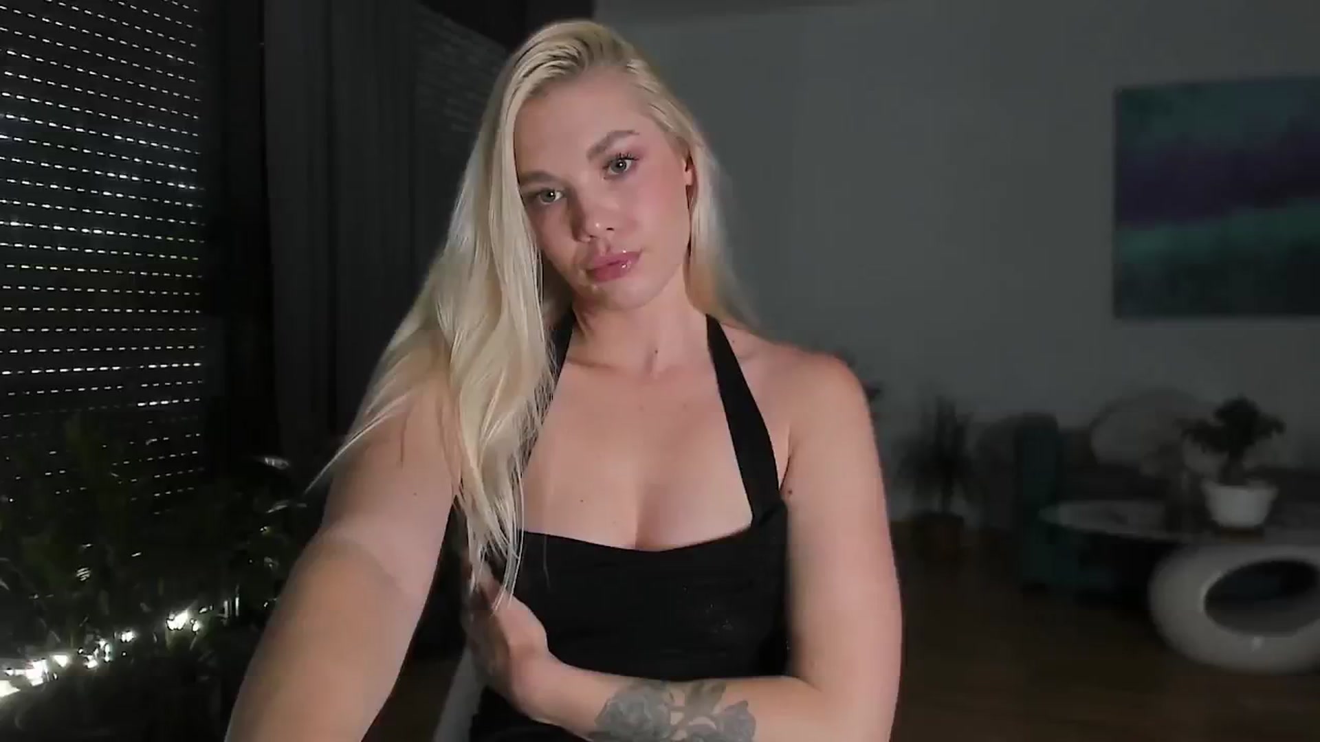 Gallery image thumbnail from ArtSoph's myfreecams stream on, 05/23/2024, 15:39 image 6 of 20