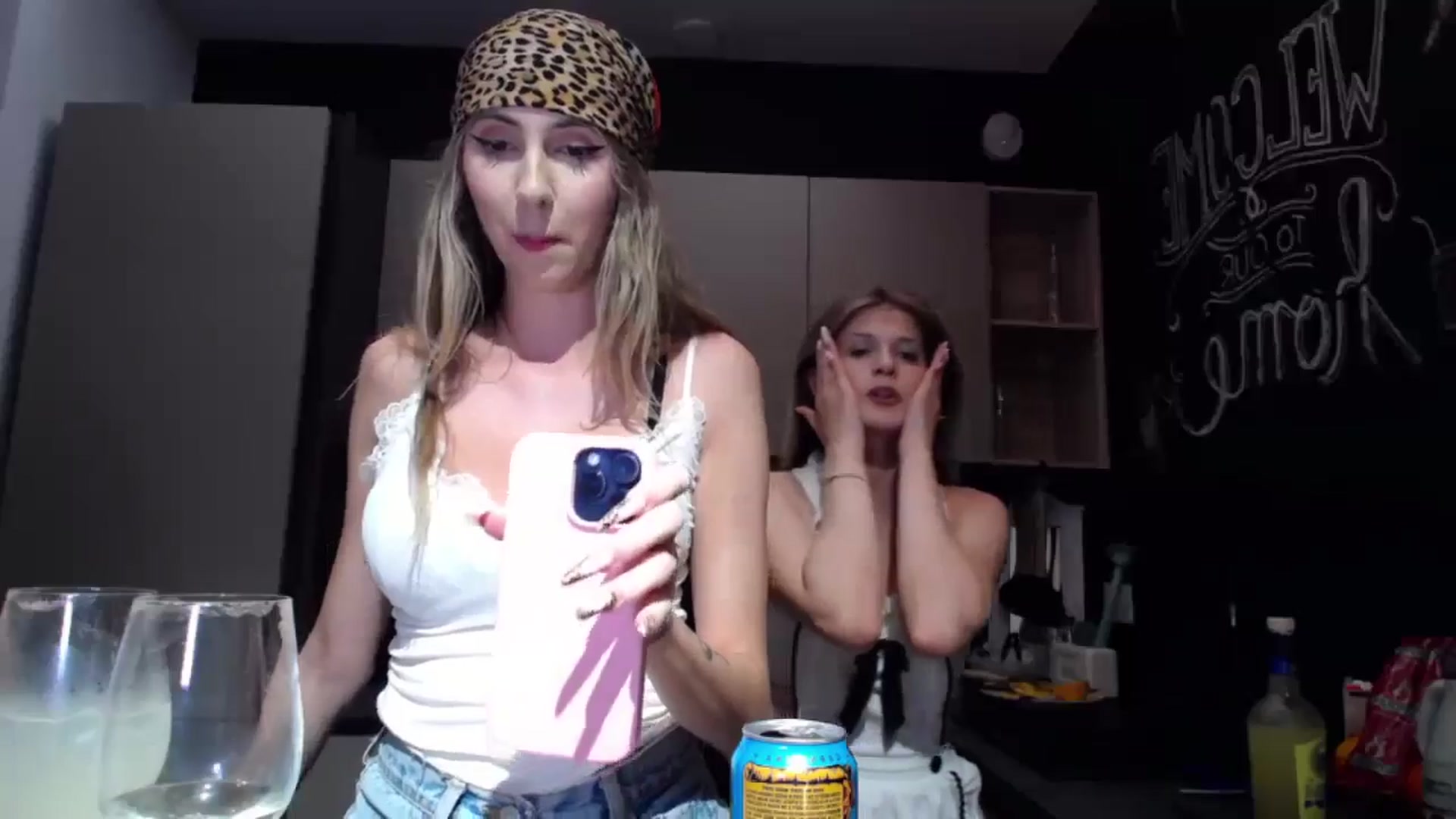Gallery image thumbnail from ArtemisInRome's myfreecams stream on, 09/07/2024, 20:45 image 9 of 20